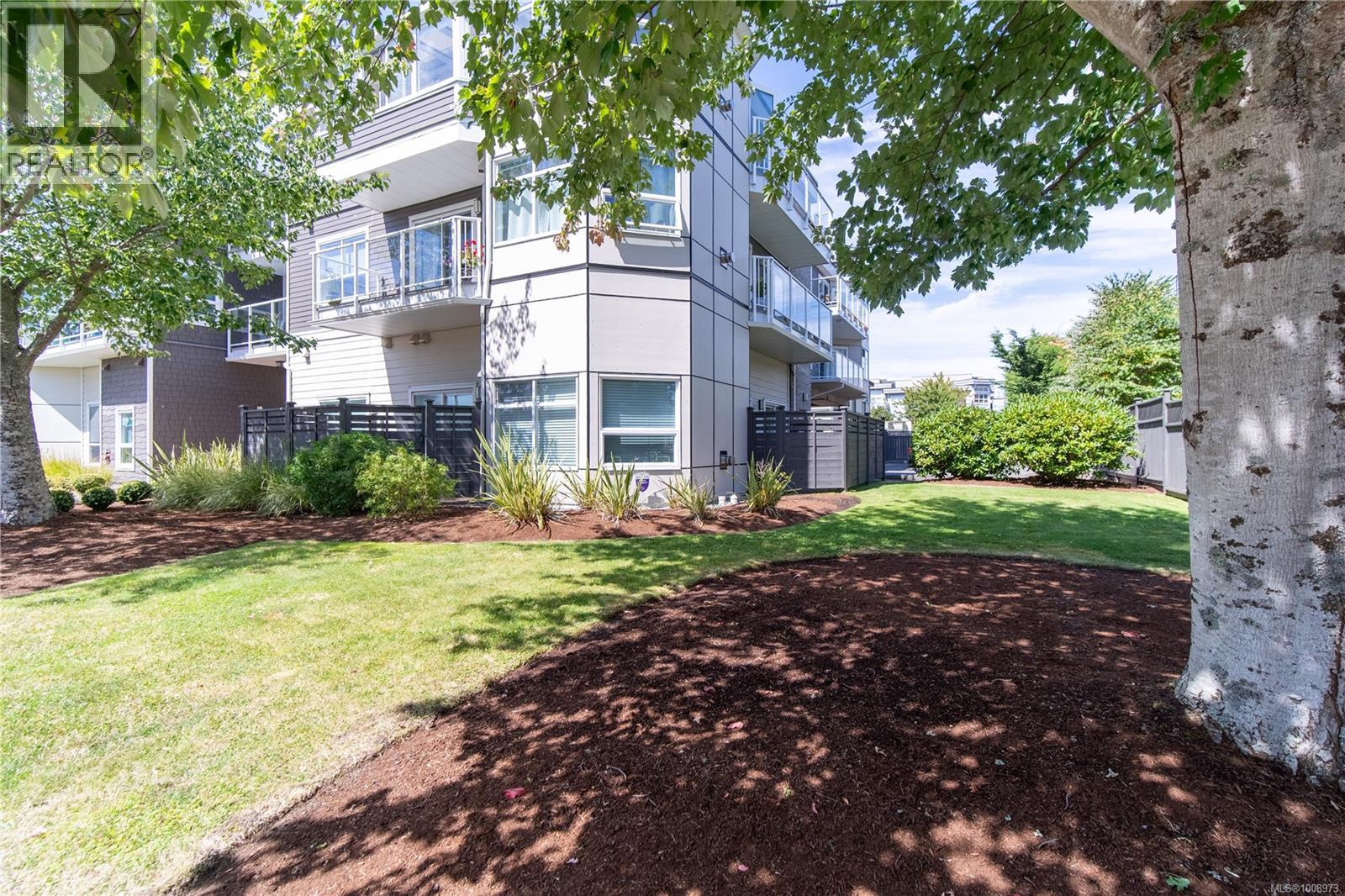 303 2440 Oakville Avenue, Sidney