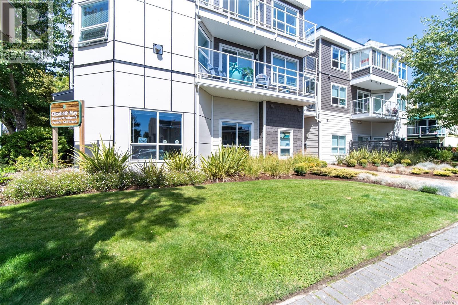 303 2440 Oakville Avenue, Sidney