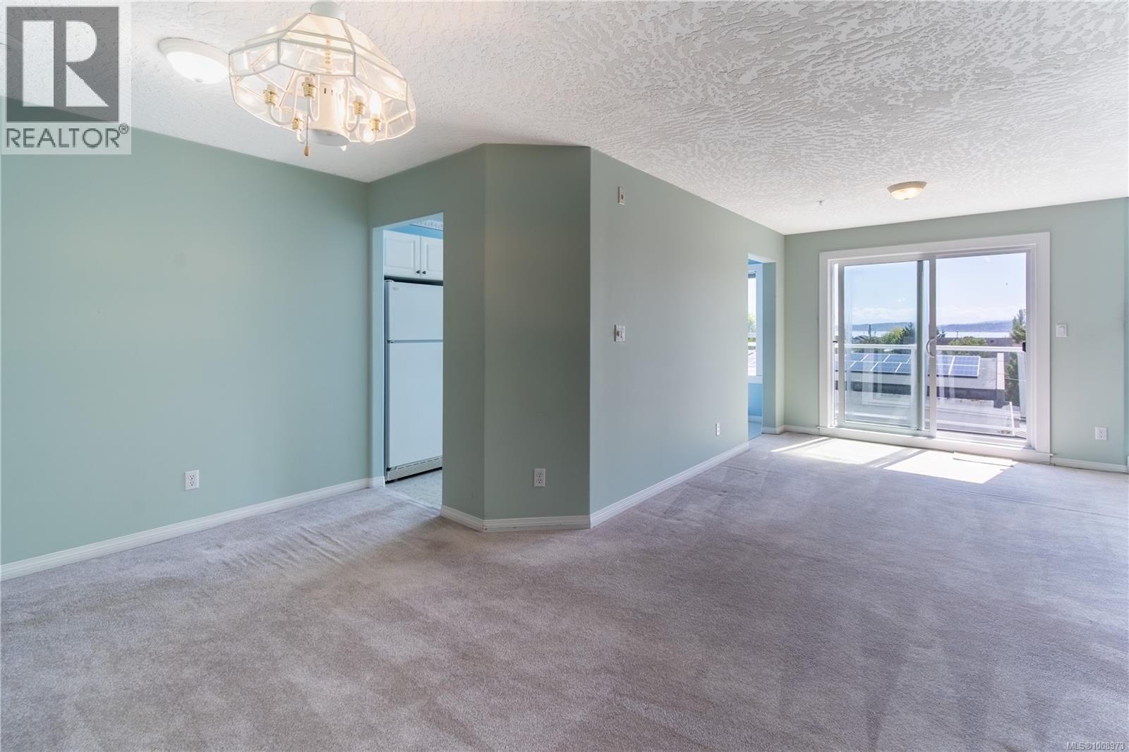 303 2440 Oakville Avenue, Sidney