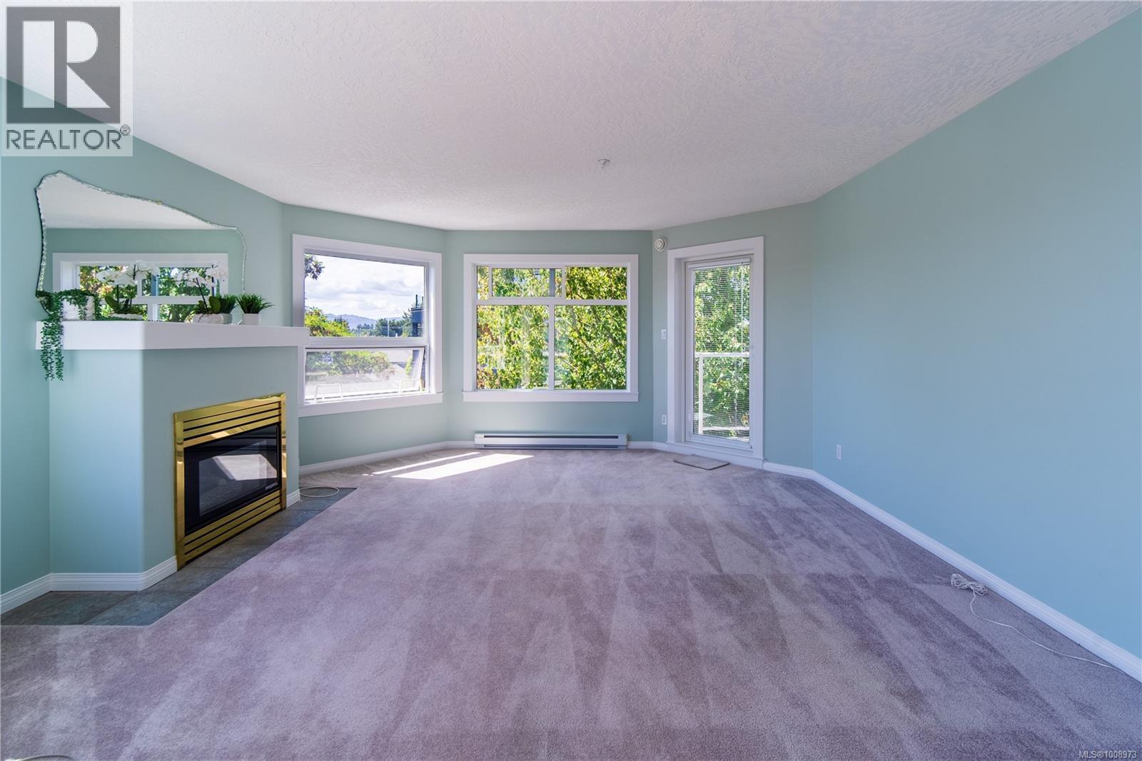 303 2440 Oakville Avenue, Sidney