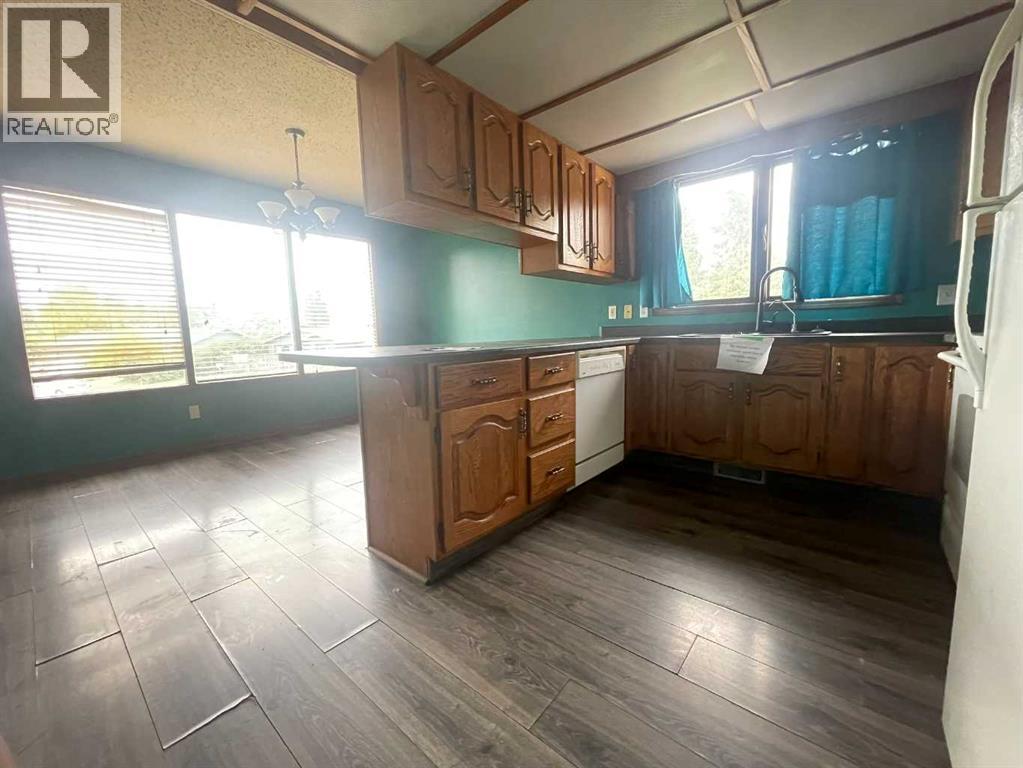 Photo 5 of 5134 56 A Avenue, Elk Point AB