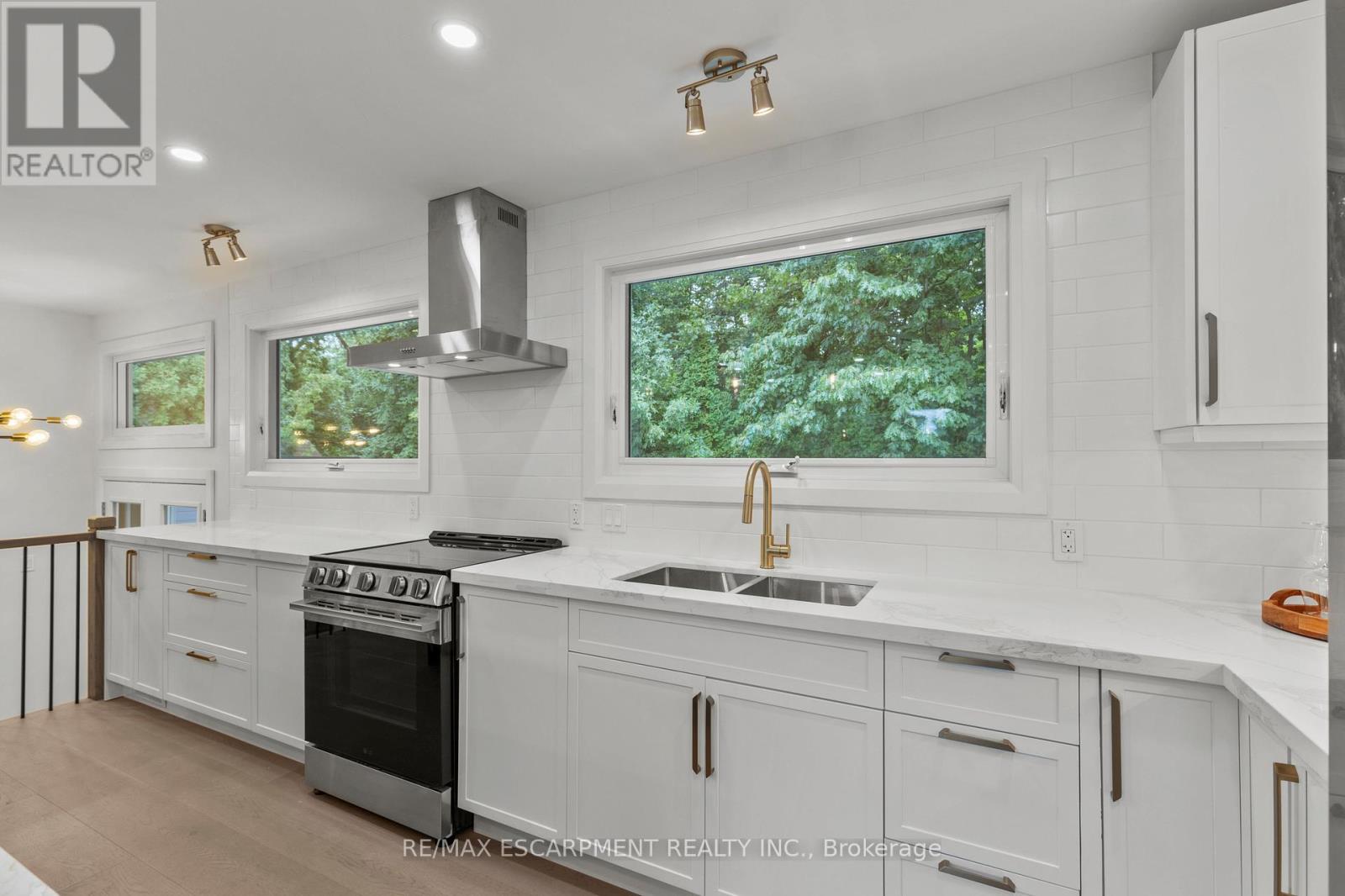 Photo 17 of 36 Spring Garden Boulevard, St Catharines ON