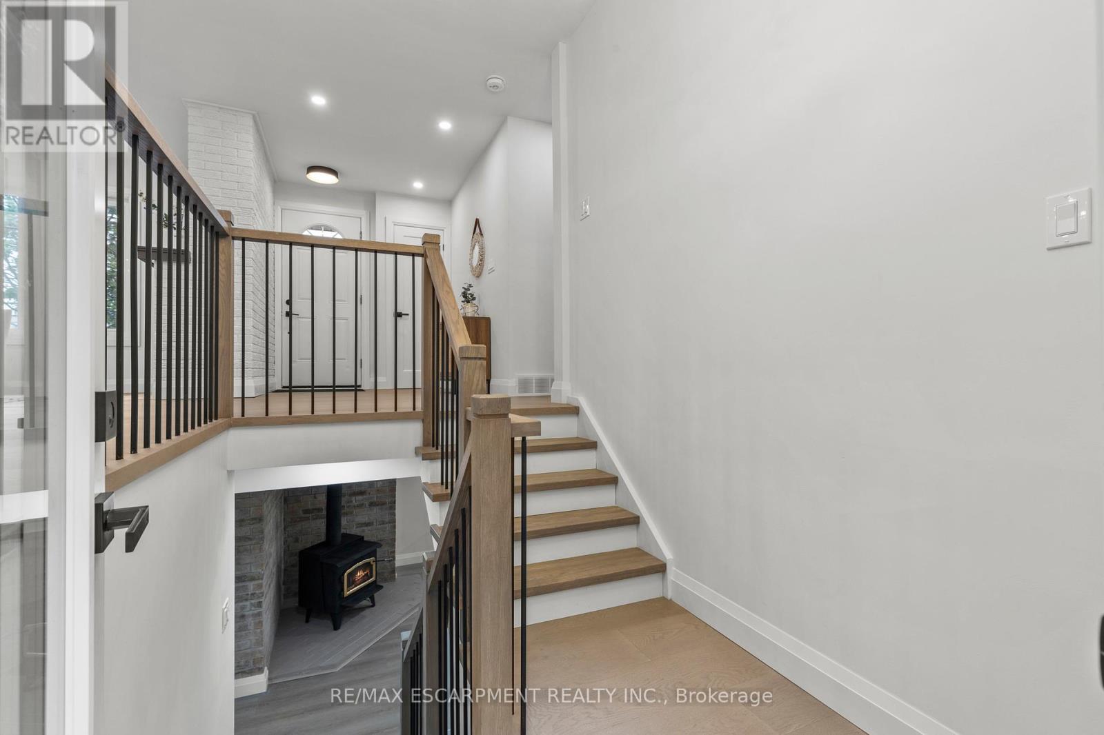 Photo 27 of 36 Spring Garden Boulevard, St Catharines ON