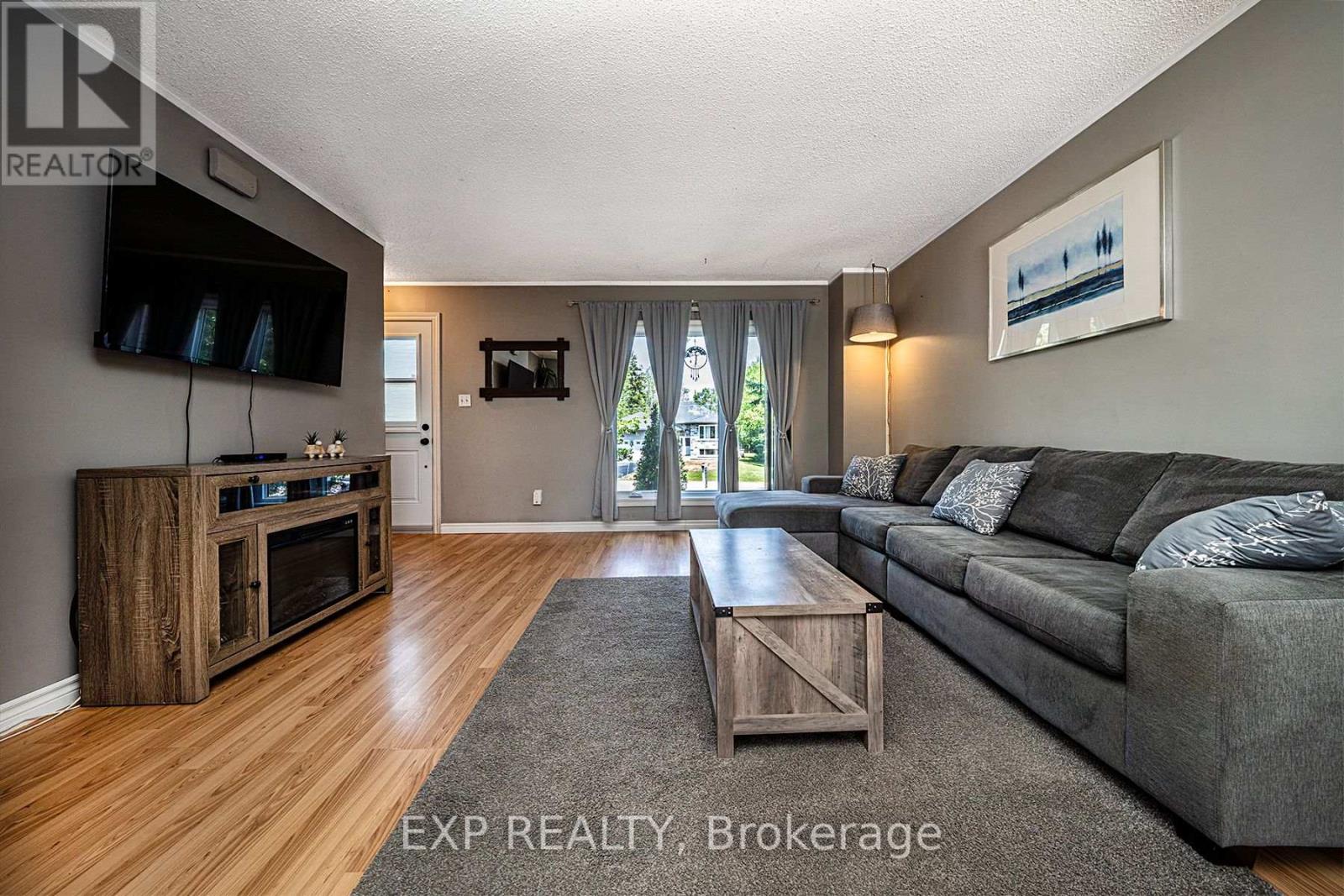 Photo 9 of 8 Pinewood Boulevard, Kawartha Lakes ON