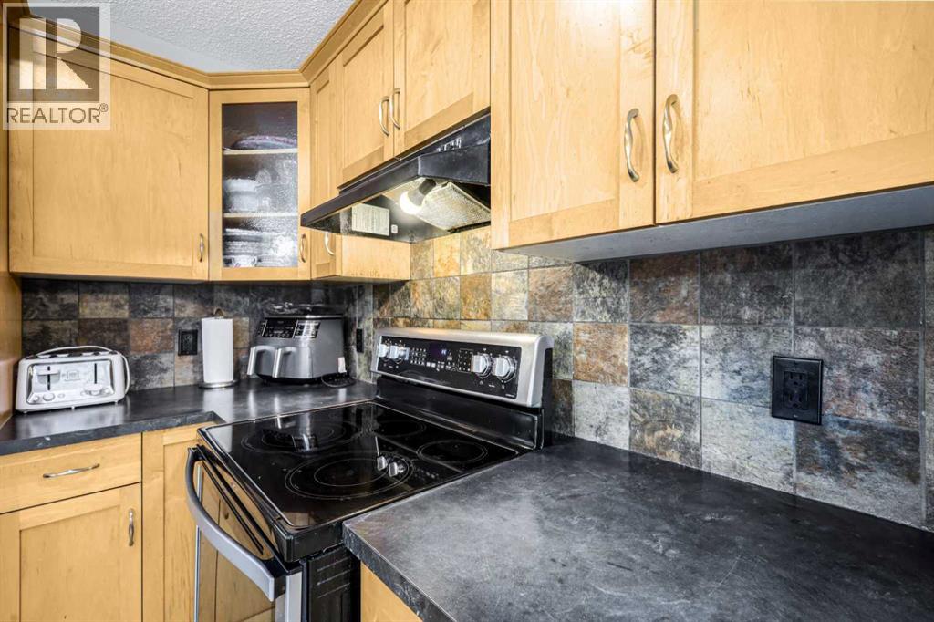 Photo 15 of 102 Evansford Grove Nw, Calgary AB