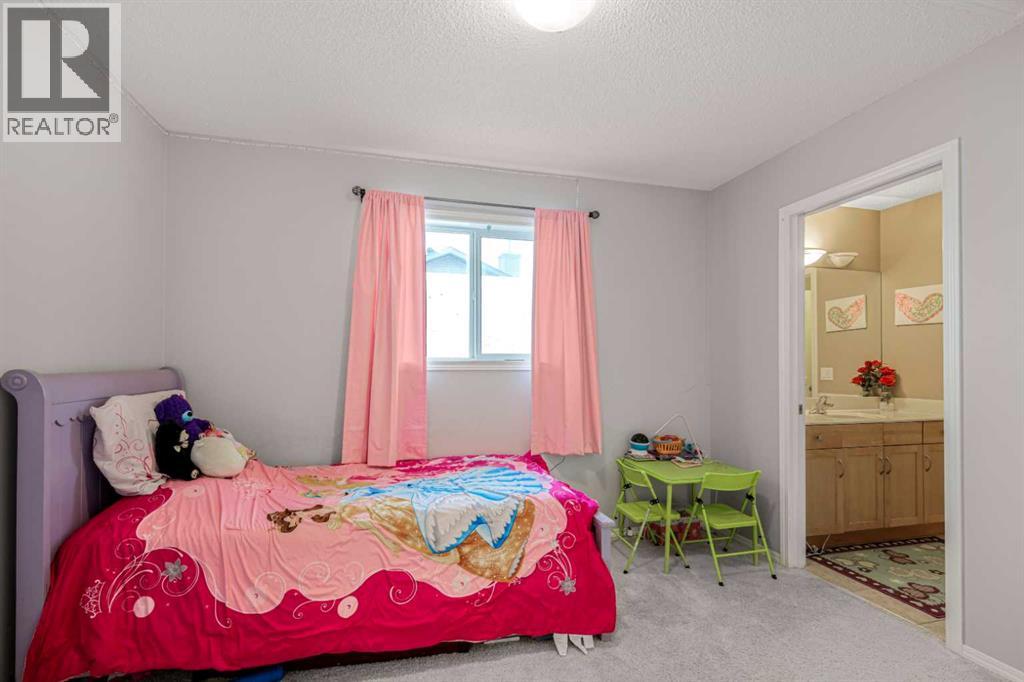 Photo 24 of 102 Evansford Grove Nw, Calgary AB