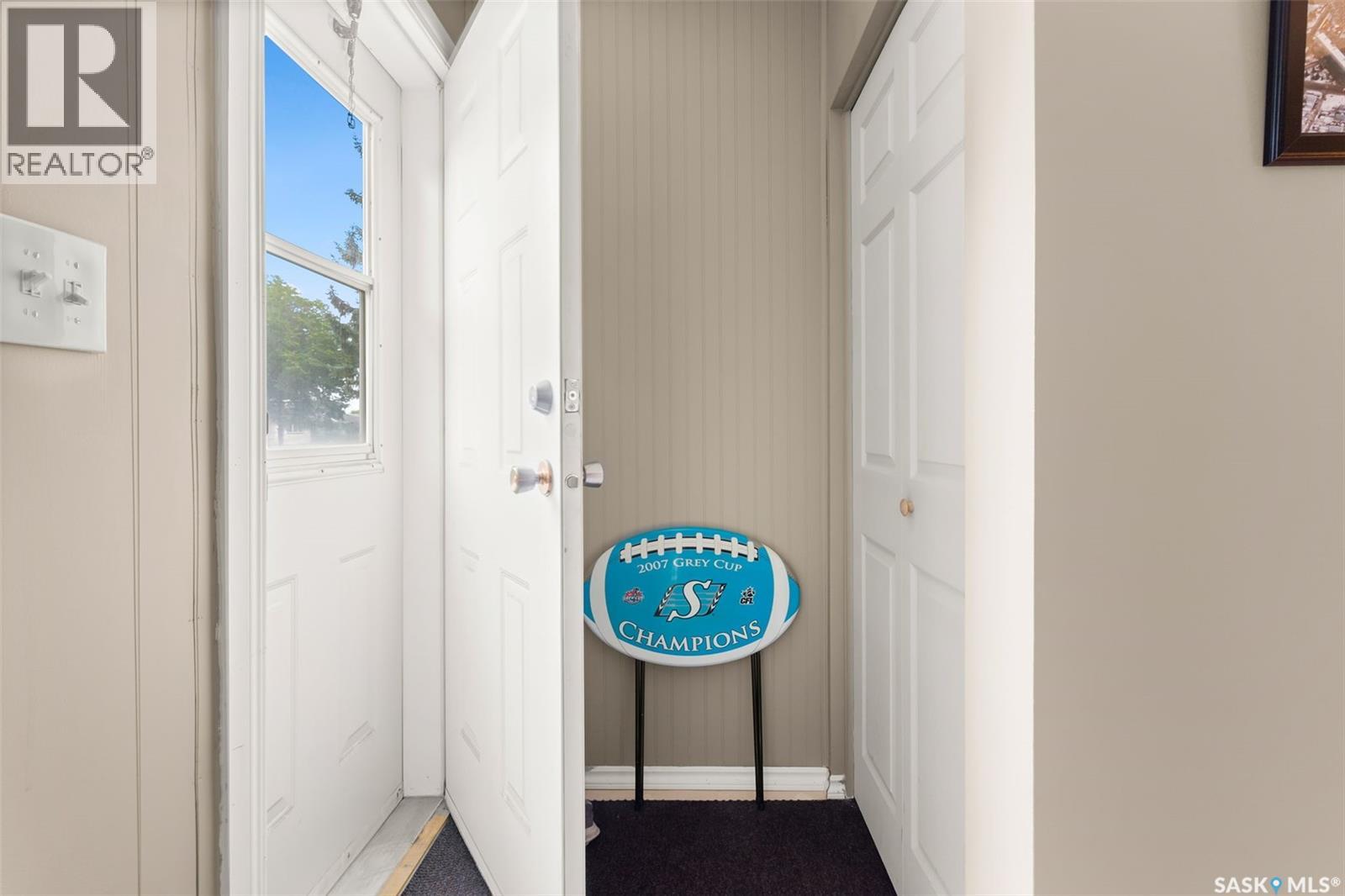 Photo 5 of 1002 Lindsay Street, Regina SK