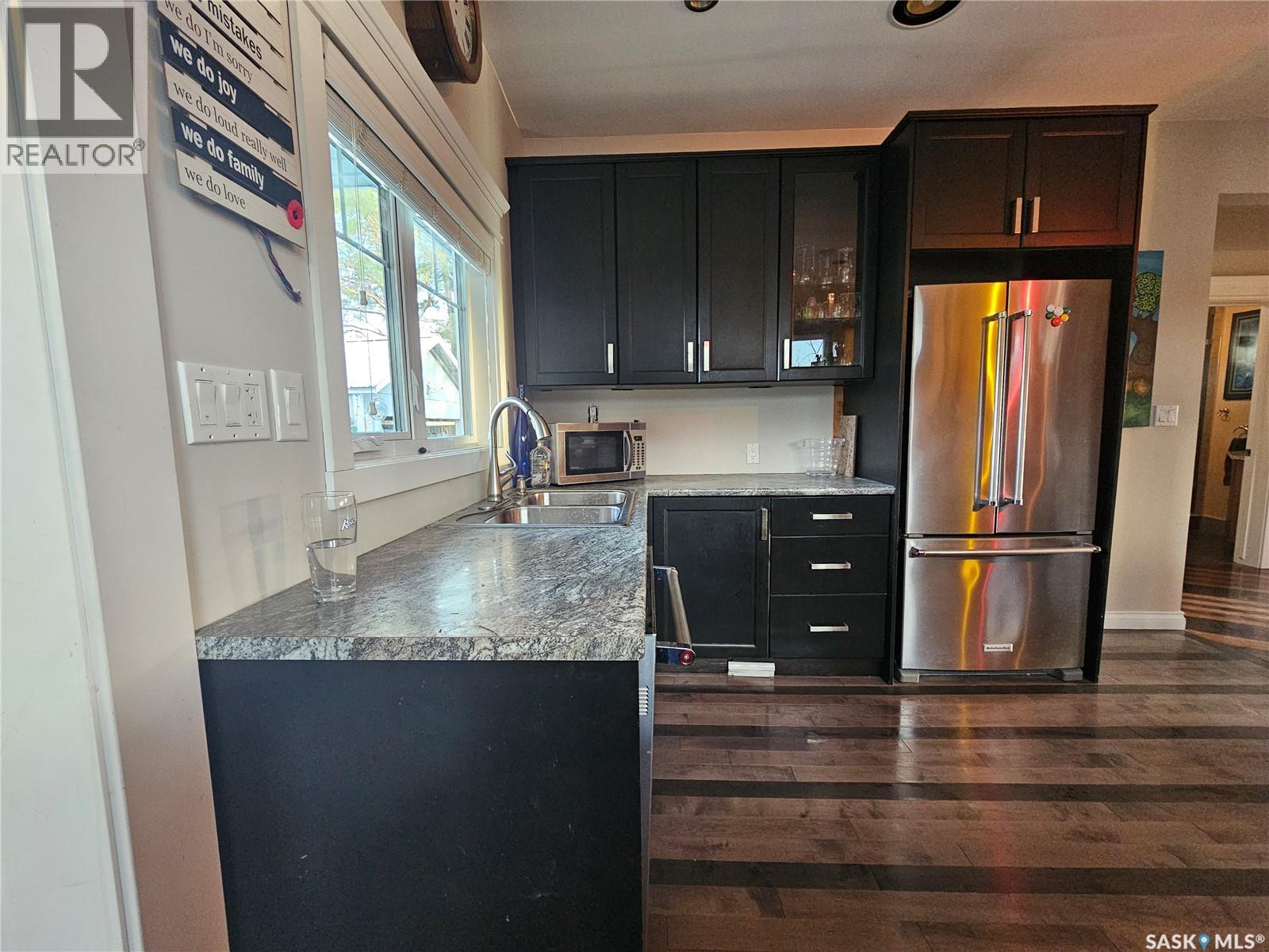 Photo 8 of 1207 Kilburn Avenue, Saskatoon SK