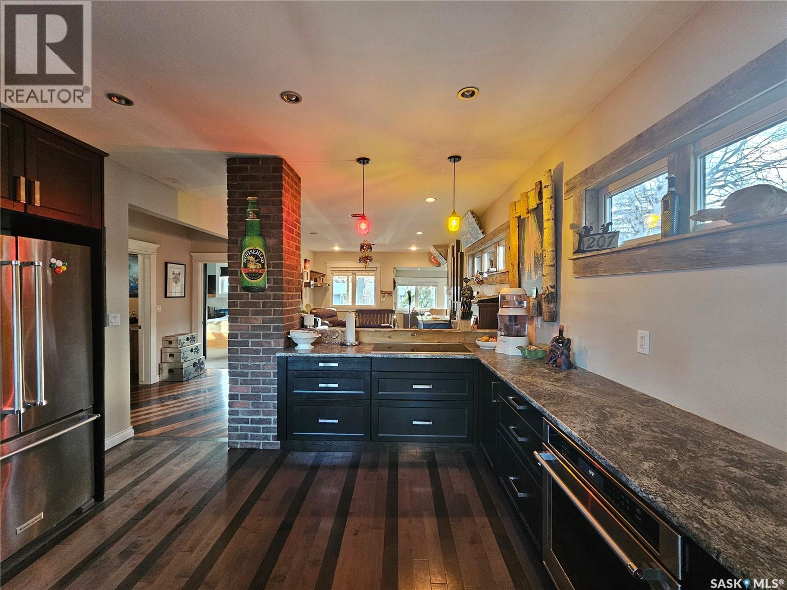 Photo 6 of 1207 Kilburn Avenue, Saskatoon SK