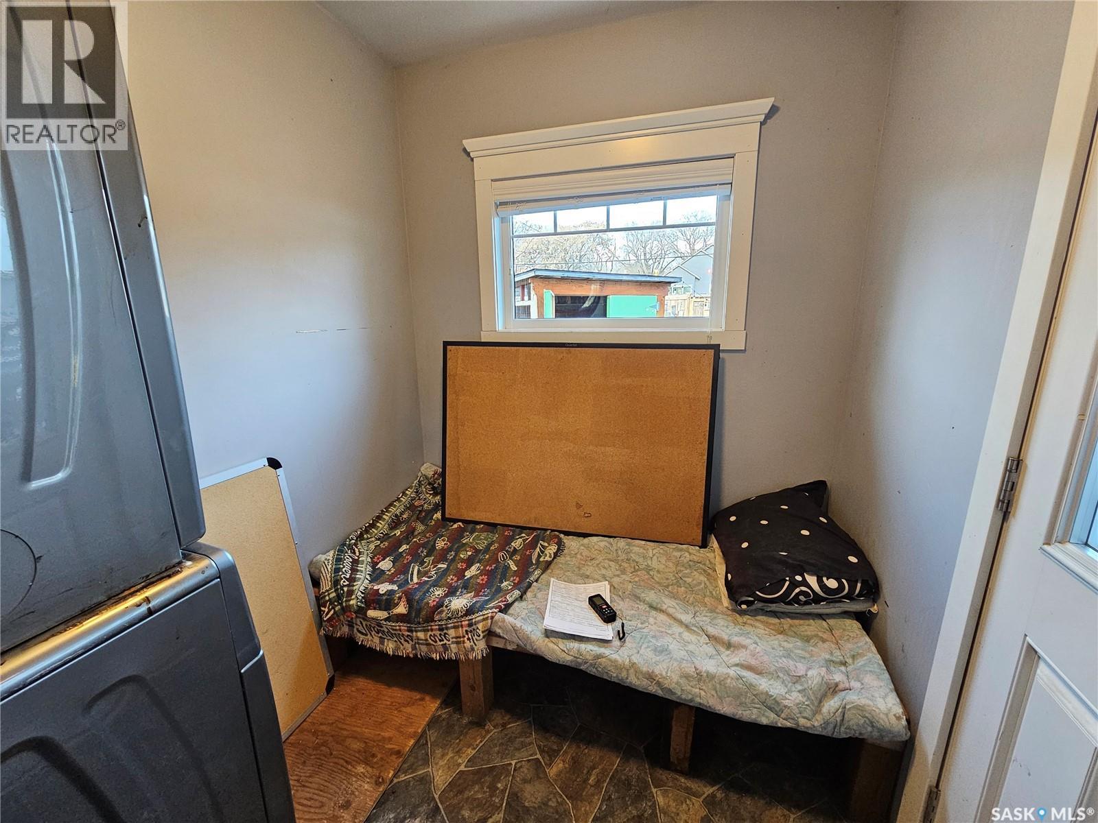 Photo 9 of 1207 Kilburn Avenue, Saskatoon SK