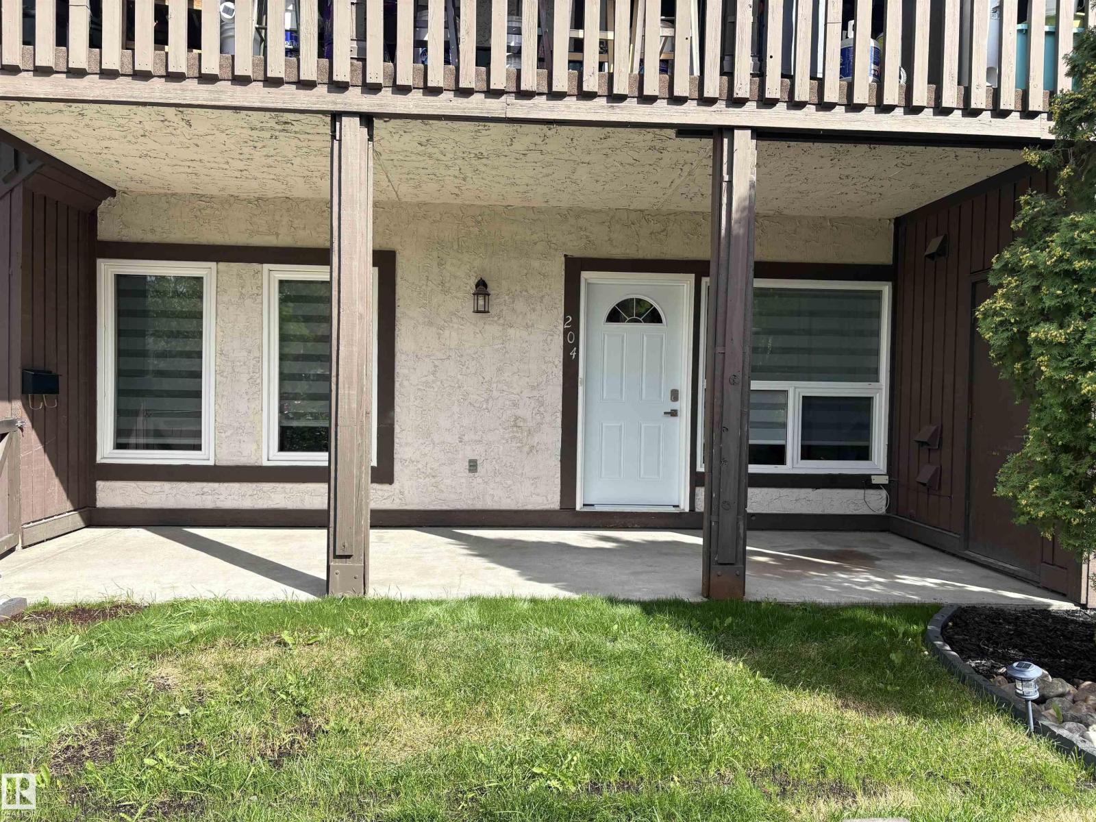 Photo 2 of 204 Surrey Gardens Gd Nw, Edmonton AB