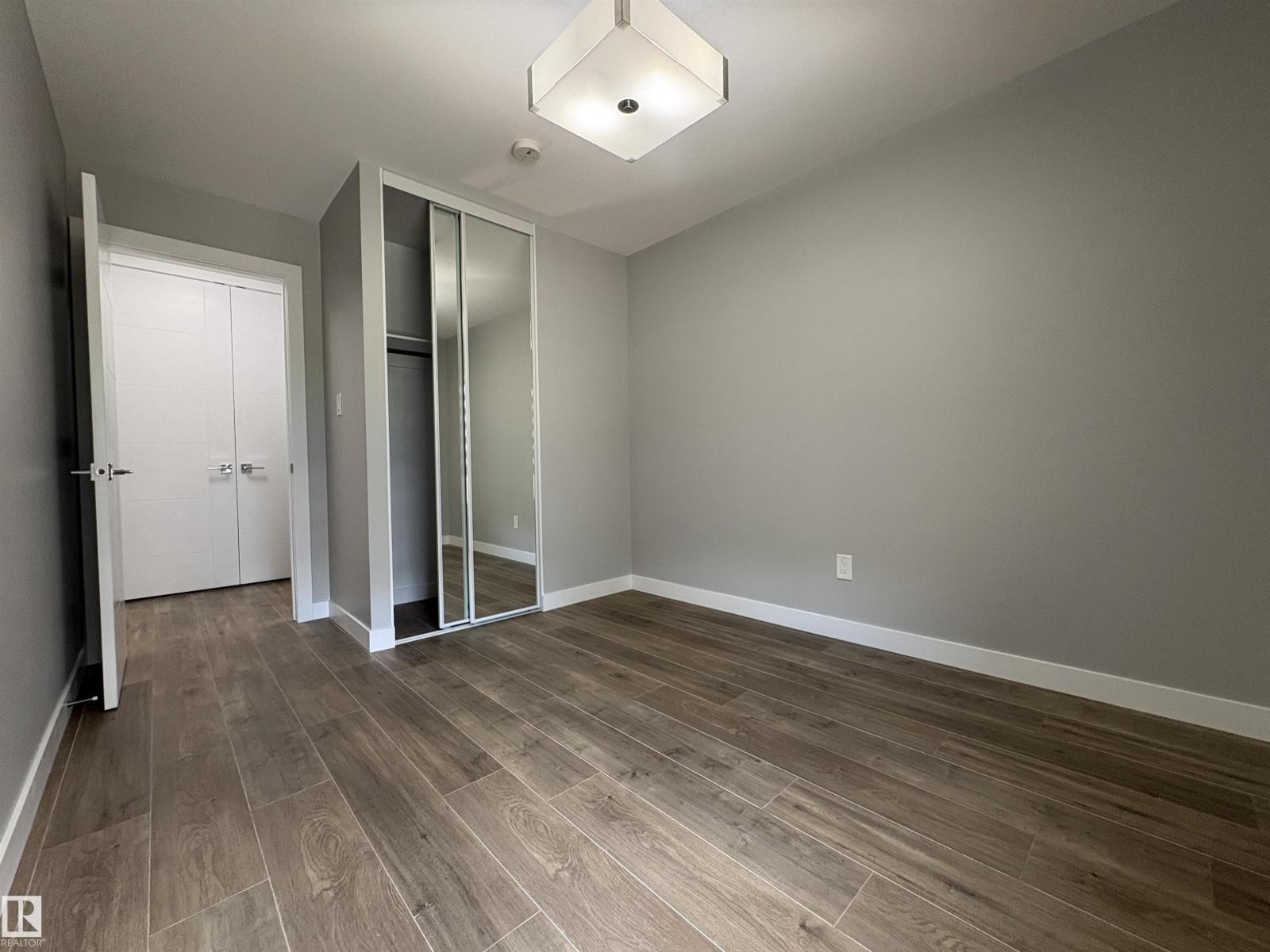 Photo 18 of 204 Surrey Gardens Gd Nw, Edmonton AB