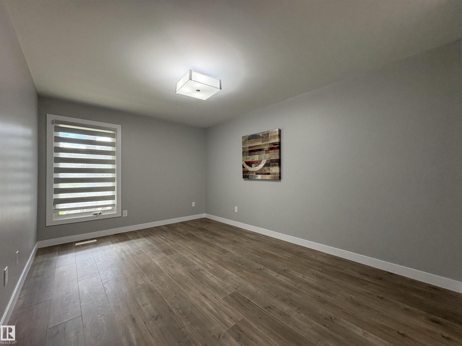 Photo 10 of 204 Surrey Gardens Gd Nw, Edmonton AB