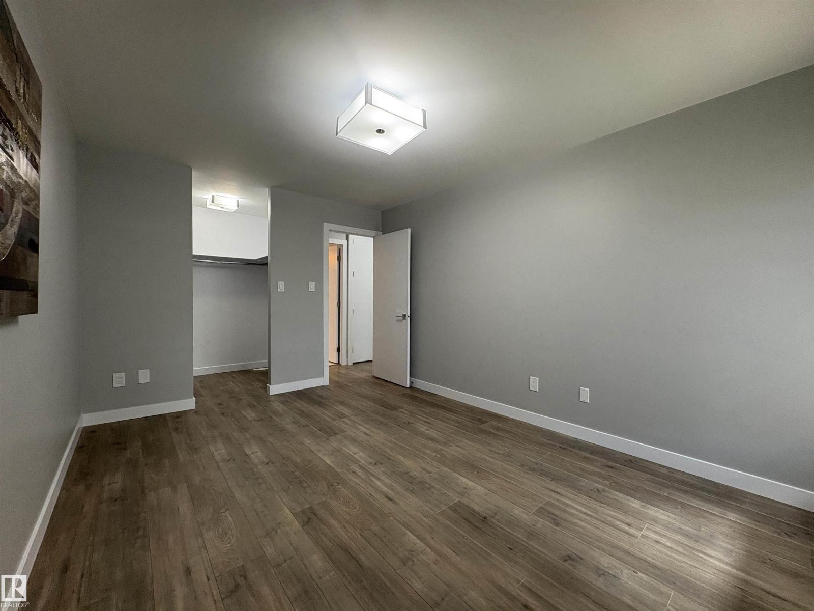 Photo 9 of 204 Surrey Gardens Gd Nw, Edmonton AB