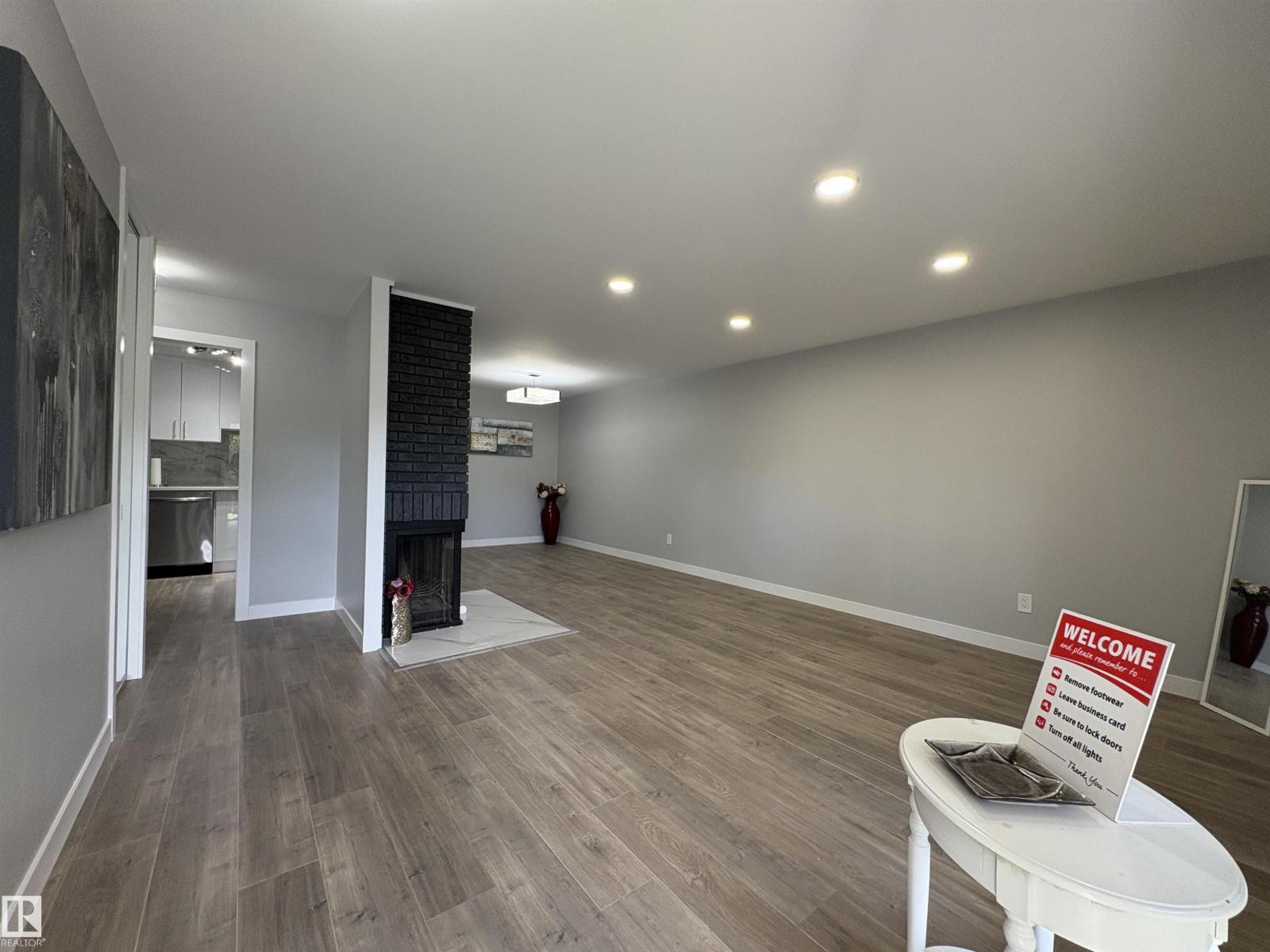 Photo 13 of 204 Surrey Gardens Gd Nw, Edmonton AB