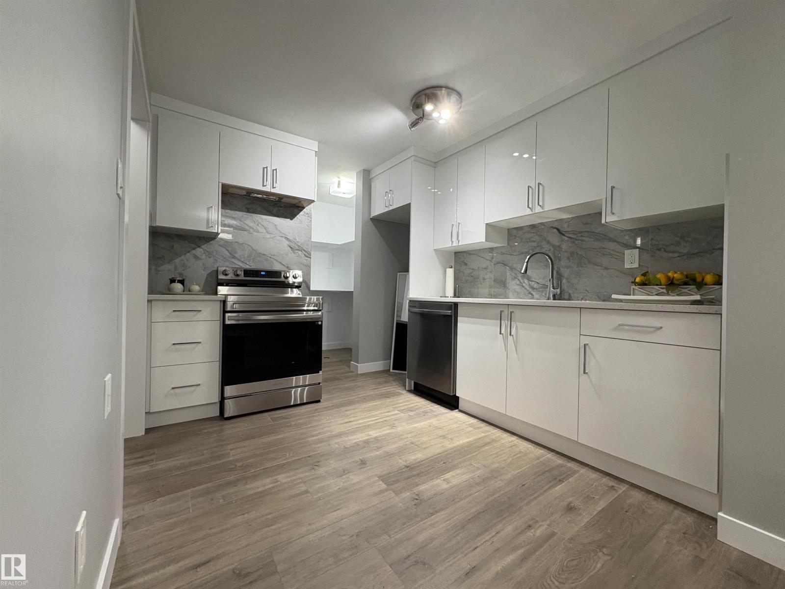 Photo 14 of 204 Surrey Gardens Gd Nw, Edmonton AB