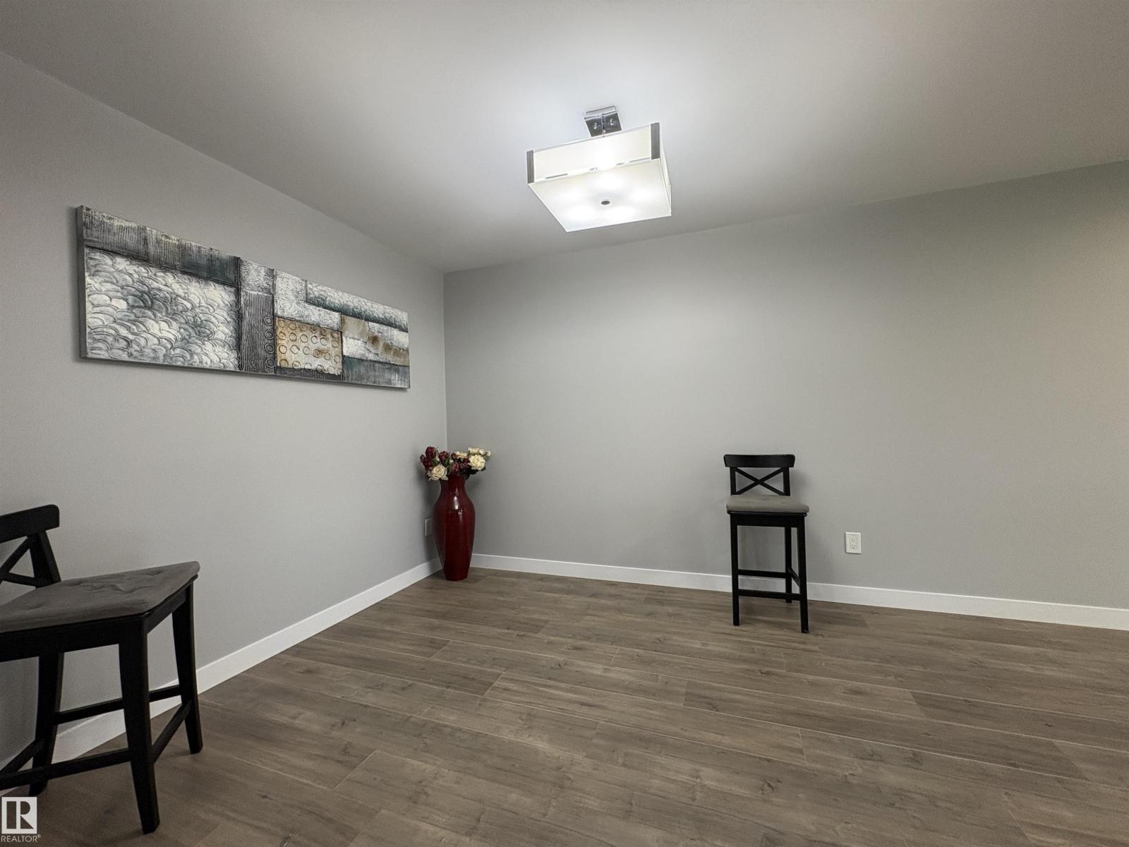 Photo 15 of 204 Surrey Gardens Gd Nw, Edmonton AB
