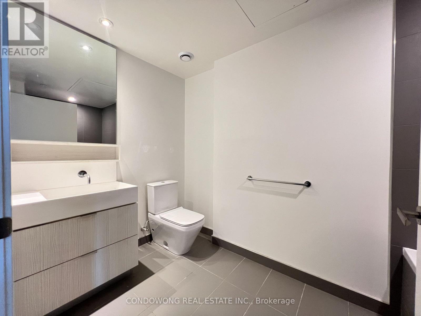 Photo 11 of 2309 5 Soudan Avenue, Toronto ON