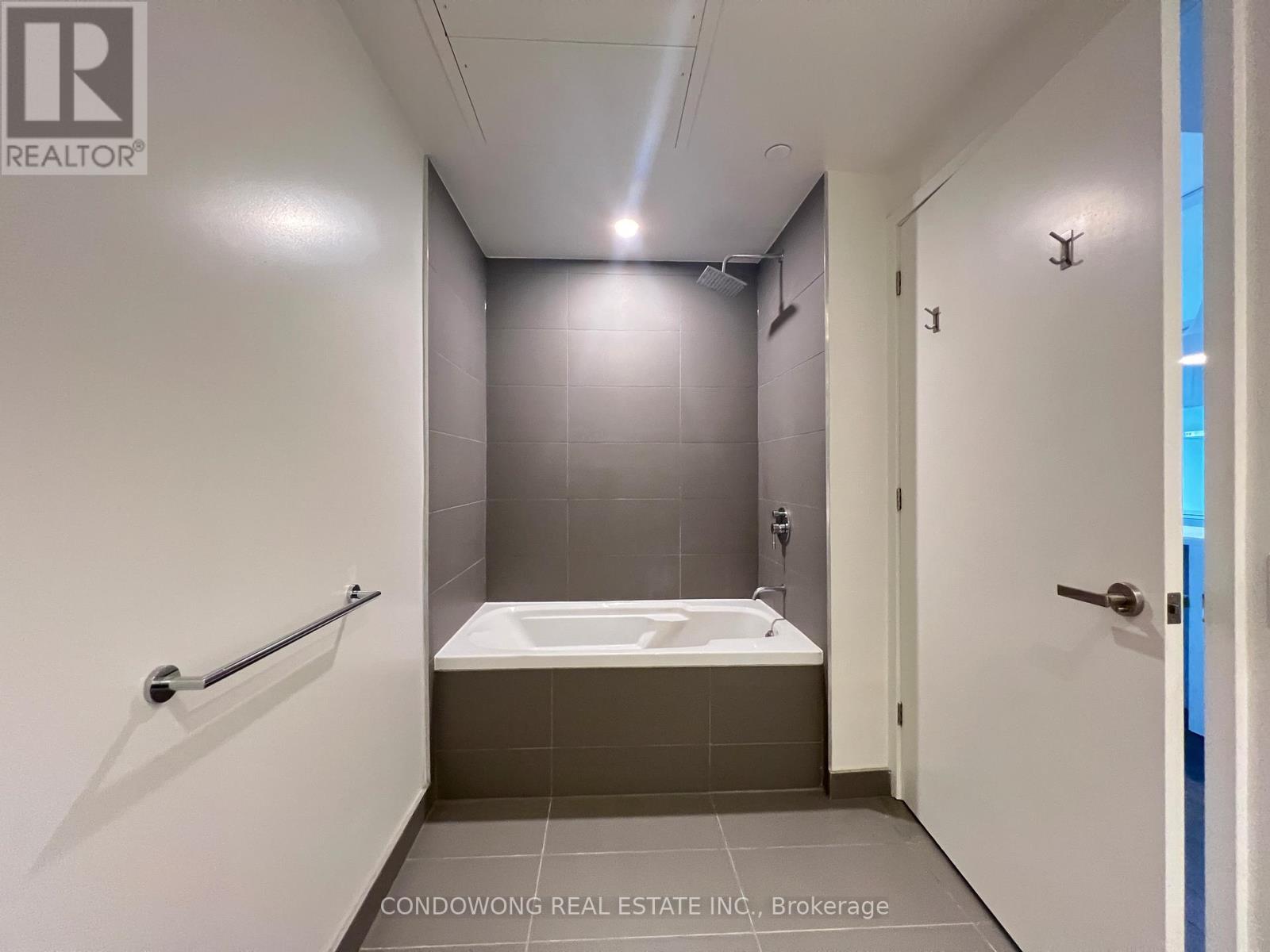 Photo 12 of 2309 5 Soudan Avenue, Toronto ON