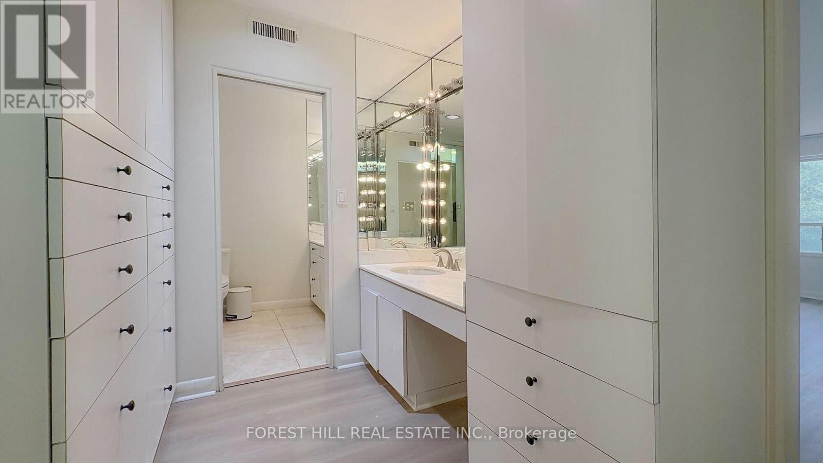 Photo 17 of 19 Chieftain Crescent, Toronto ON