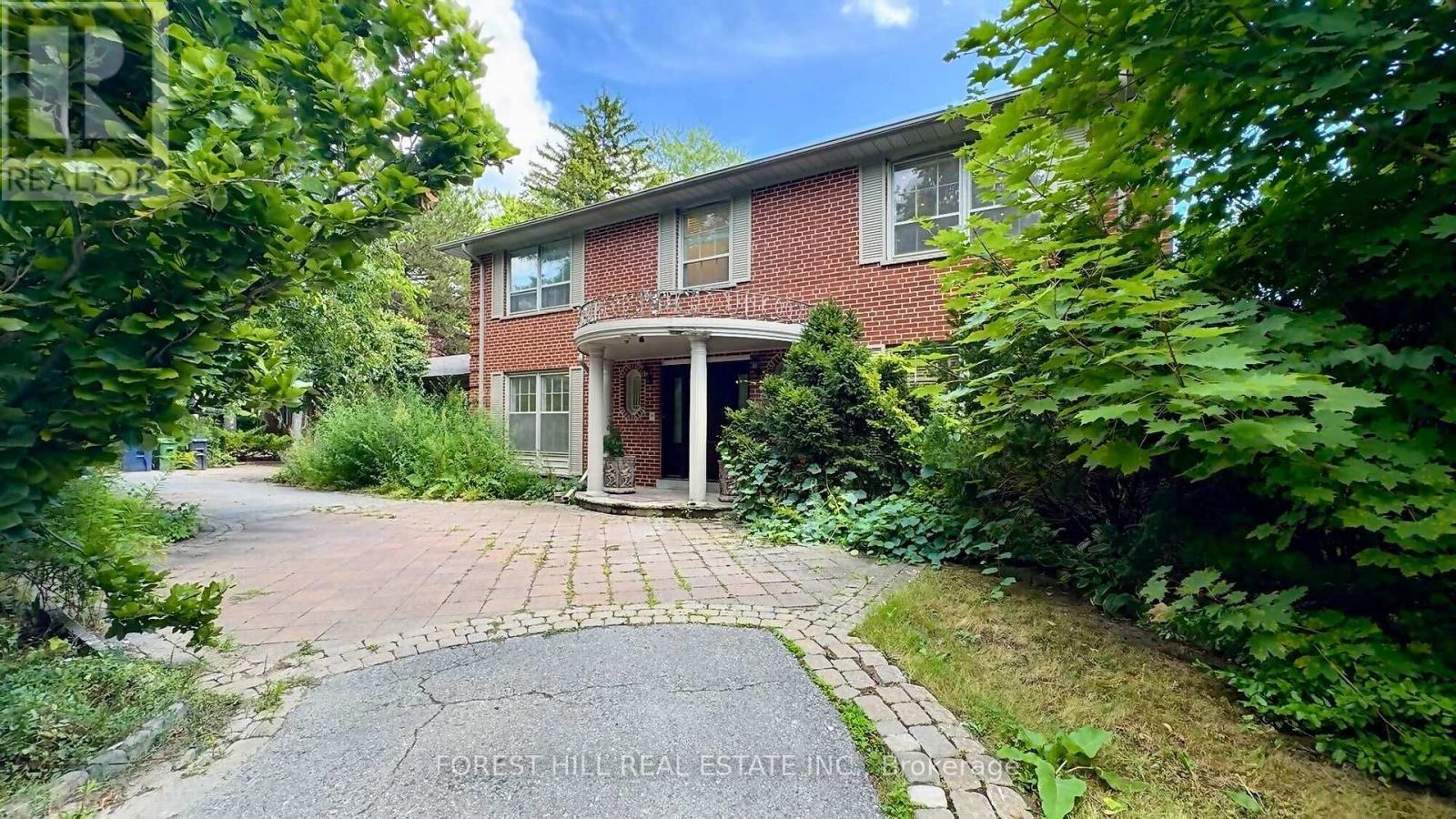 Photo 2 of 19 Chieftain Crescent, Toronto ON