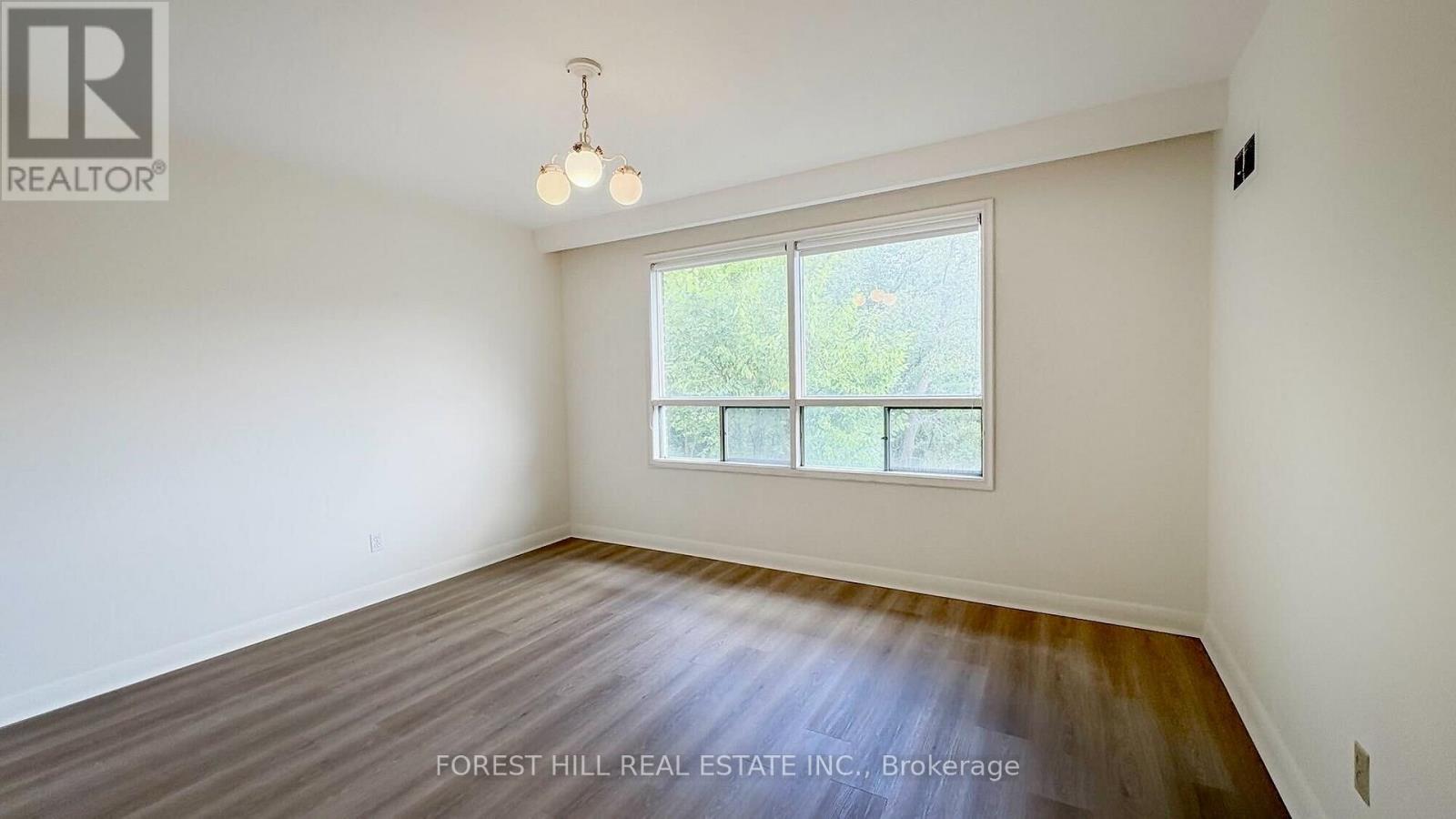 Photo 20 of 19 Chieftain Crescent, Toronto ON