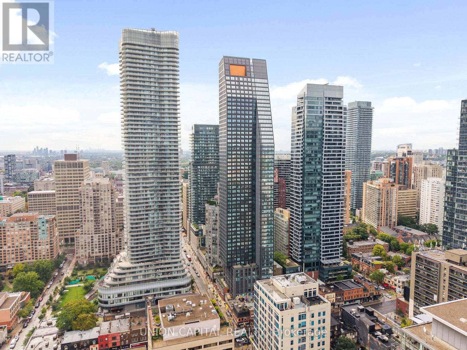 Photo 1 of Lph 02 8 Wellesley St W Street, Toronto ON