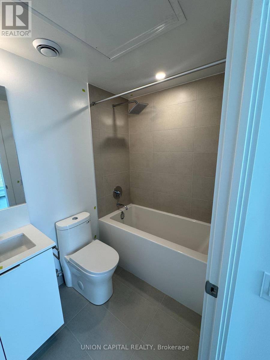 Photo 10 of Lph 02 8 Wellesley St W Street, Toronto ON
