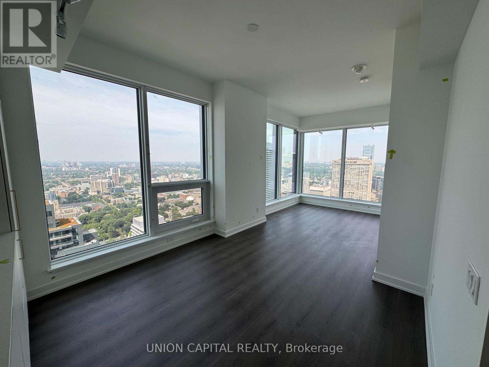 Photo 11 of Lph 02 8 Wellesley St W Street, Toronto ON