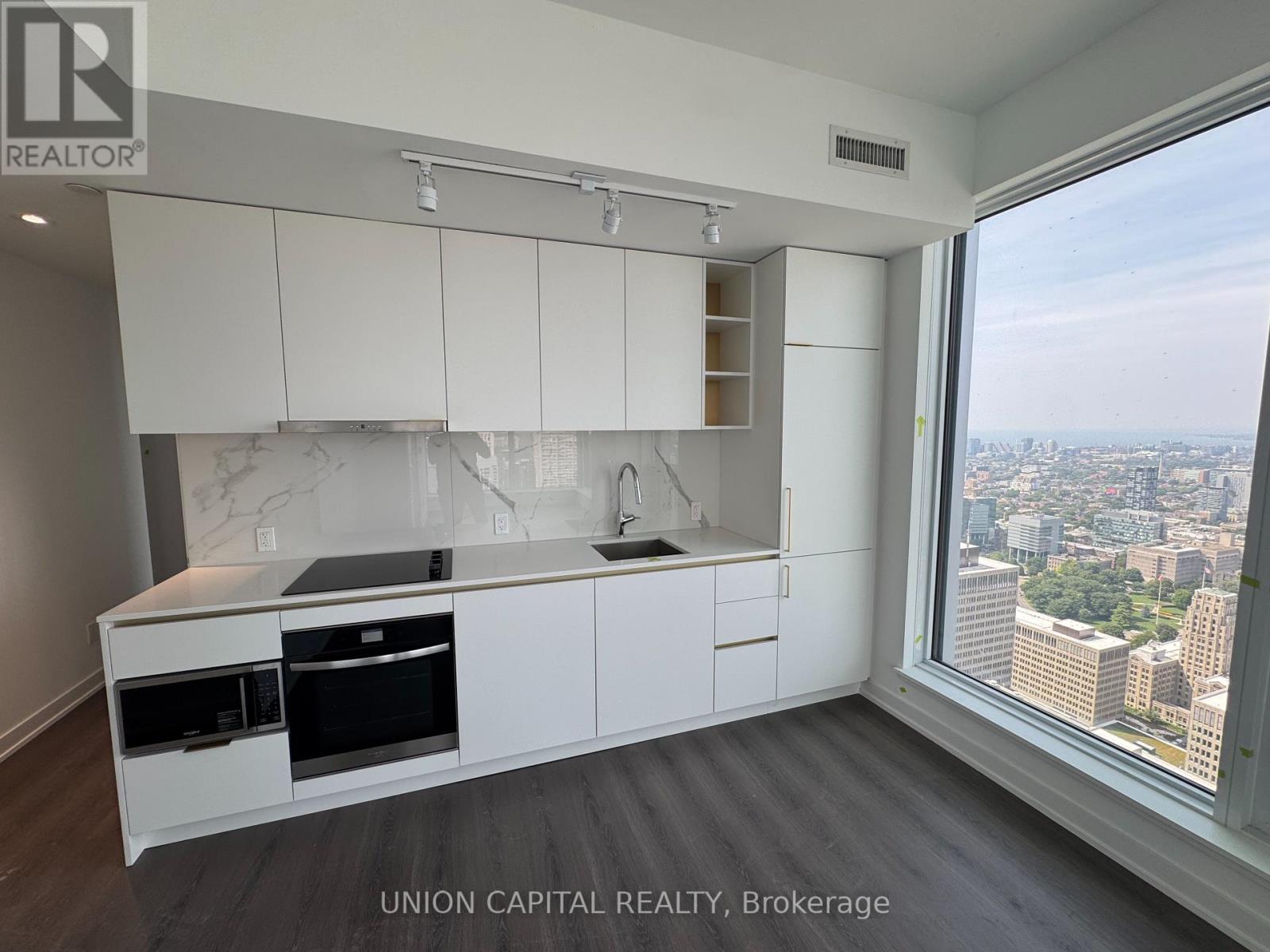 Photo 12 of Lph 02 8 Wellesley St W Street, Toronto ON