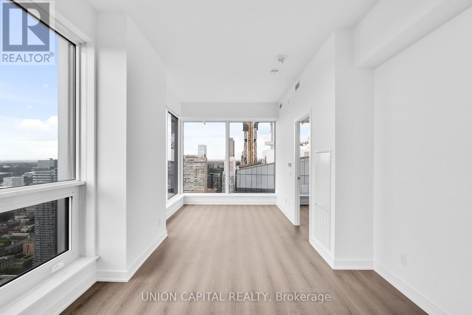 Photo 15 of Lph 02 8 Wellesley St W Street, Toronto ON