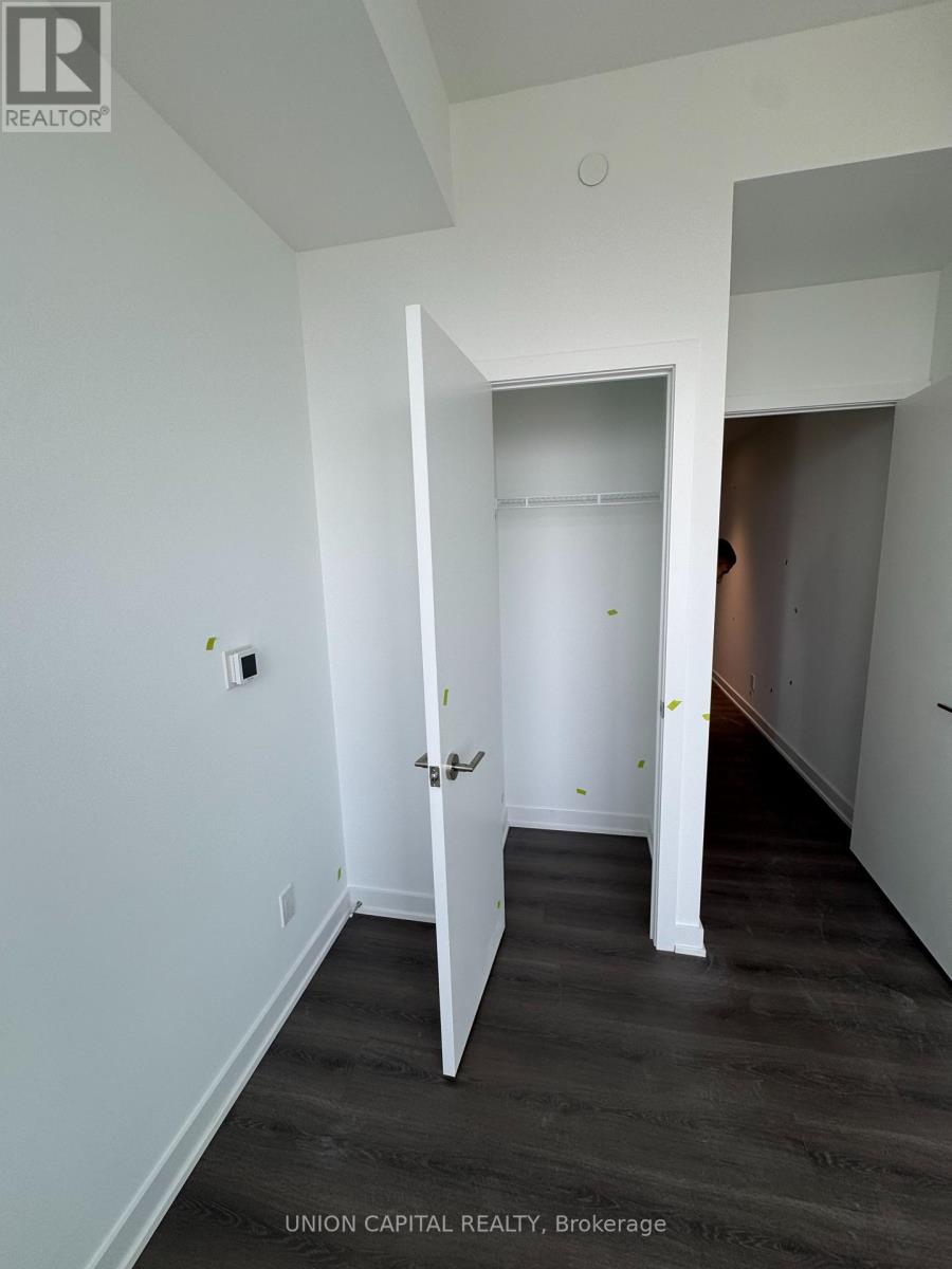 Photo 3 of Lph 02 8 Wellesley St W Street, Toronto ON