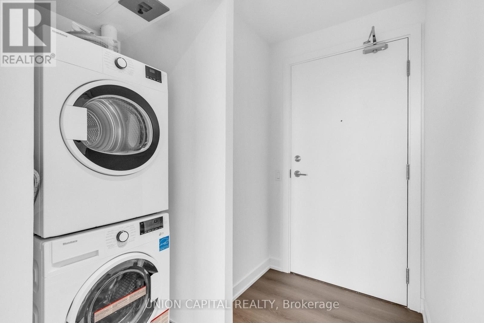 Photo 7 of Lph 02 8 Wellesley St W Street, Toronto ON