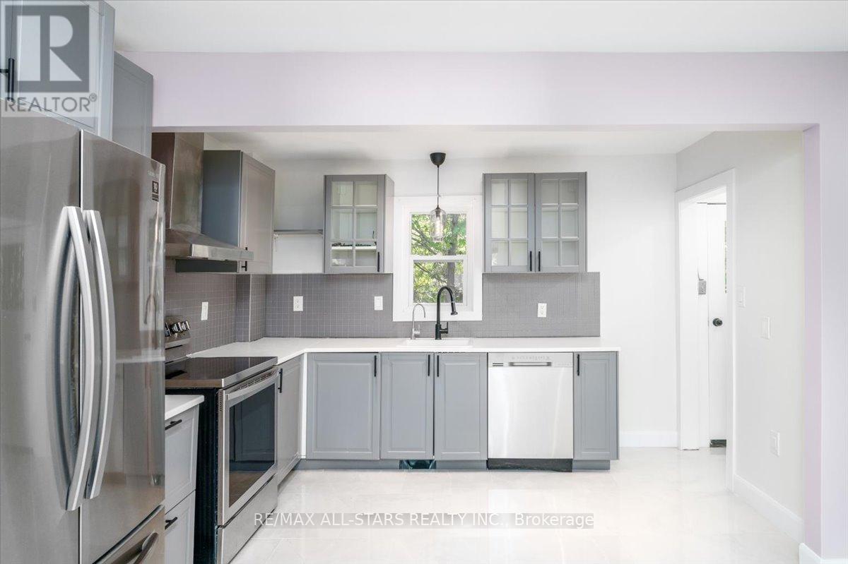 Photo 5 of 489 Bay Street, Brock ON
