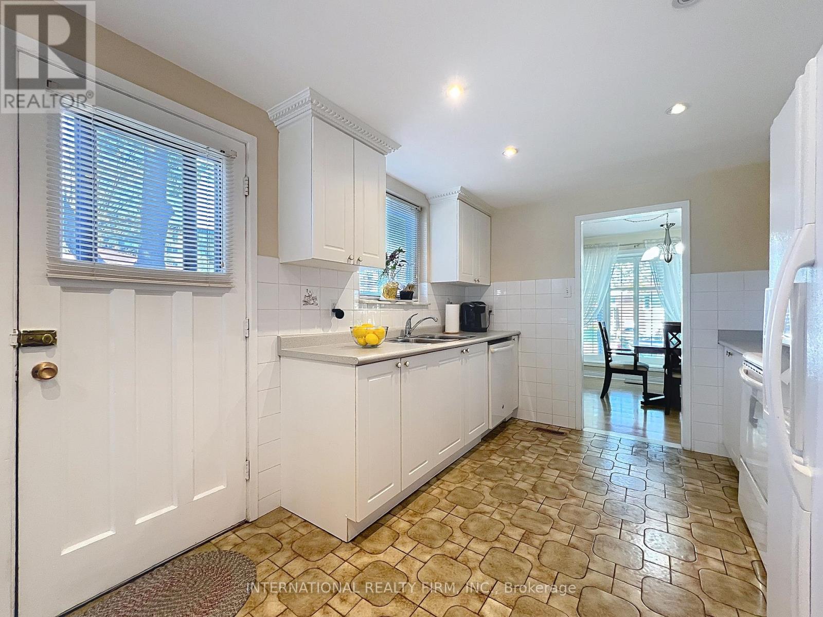 Photo 7 of 3602 Dunrankin Drive, Mississauga ON
