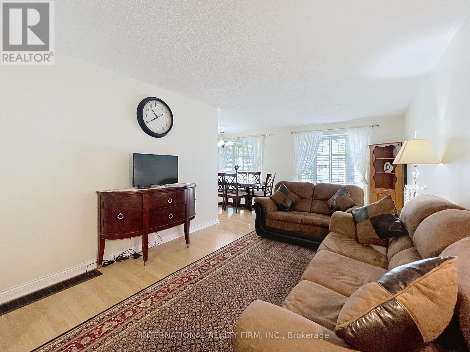 Photo 3 of 3602 Dunrankin Drive, Mississauga ON
