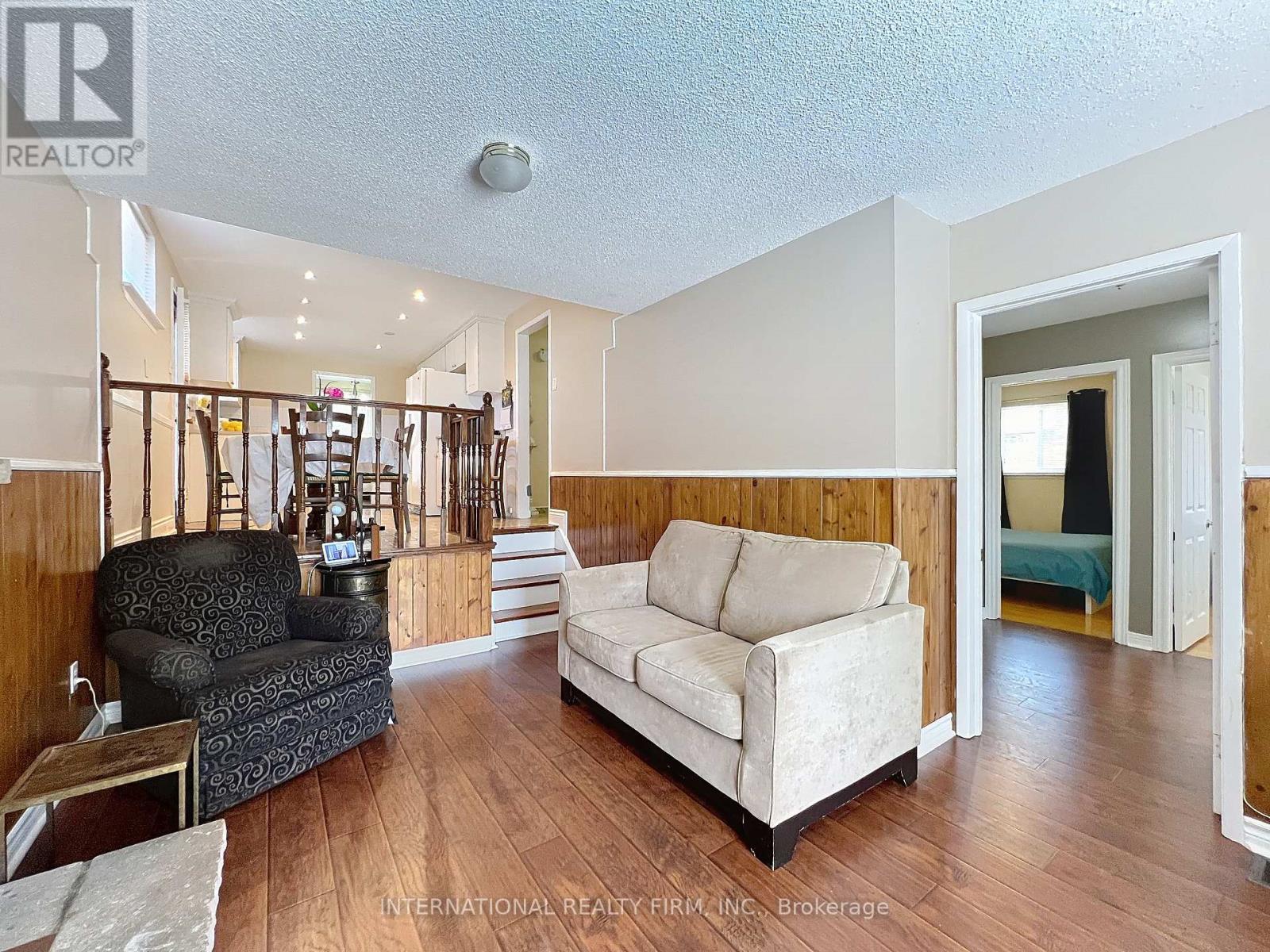 Photo 10 of 3602 Dunrankin Drive, Mississauga ON