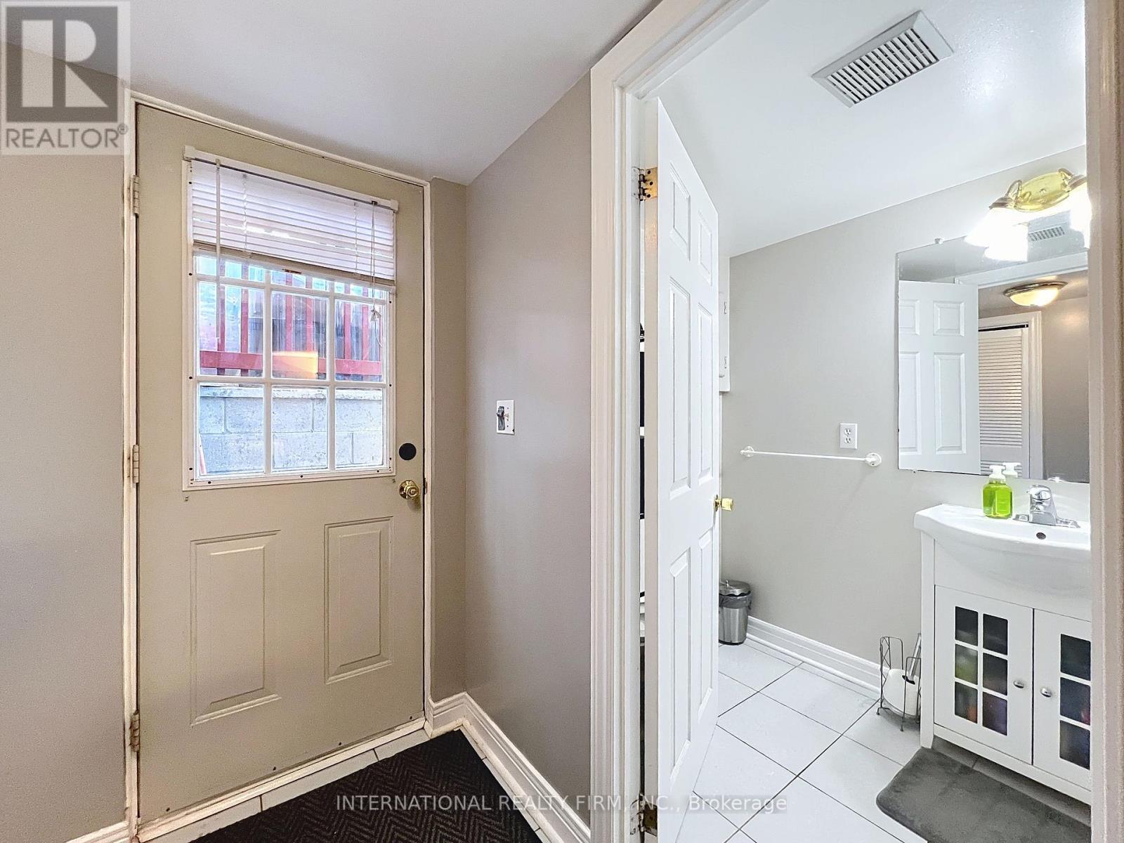 Photo 23 of 3602 Dunrankin Drive, Mississauga ON