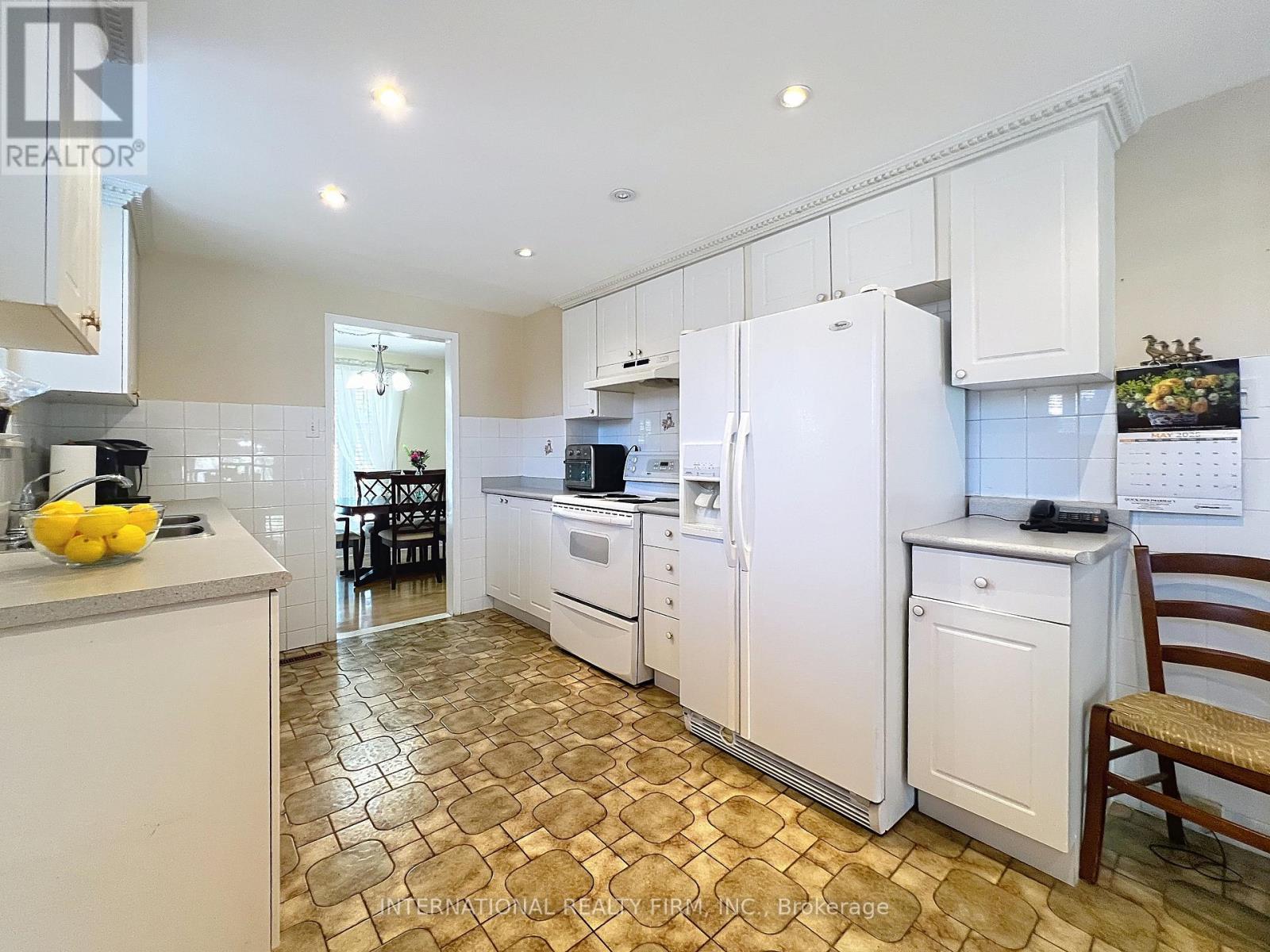Photo 6 of 3602 Dunrankin Drive, Mississauga ON