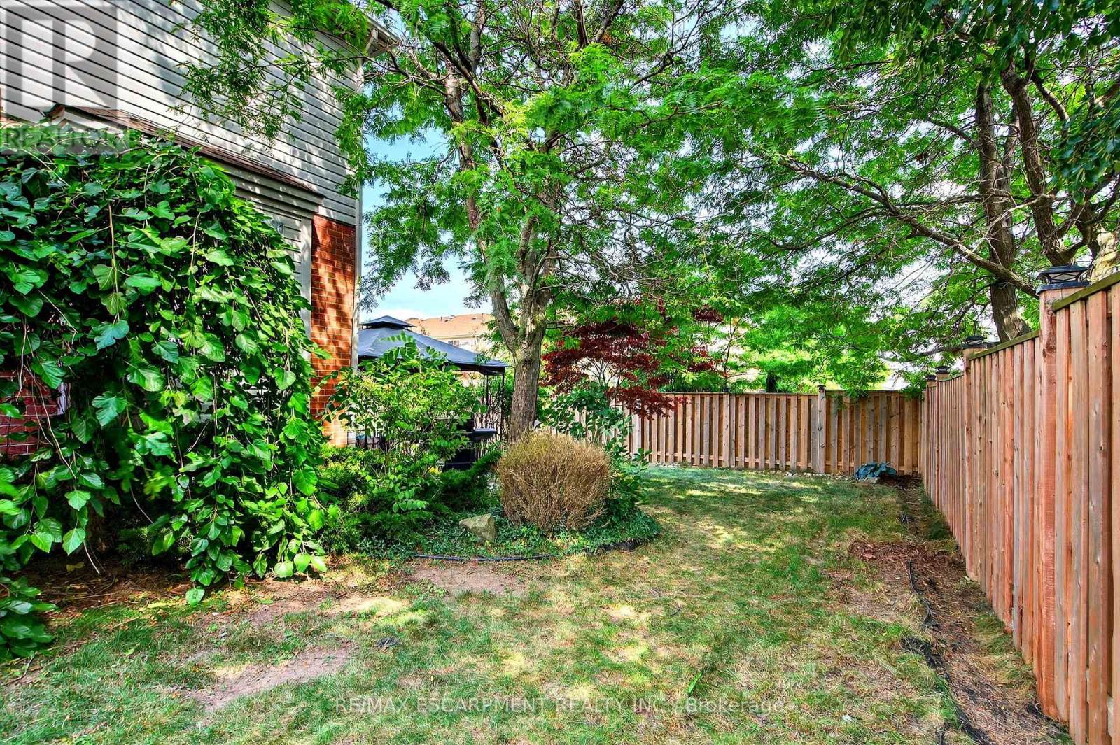 Photo 34 of 2 Newell Court, Hamilton ON