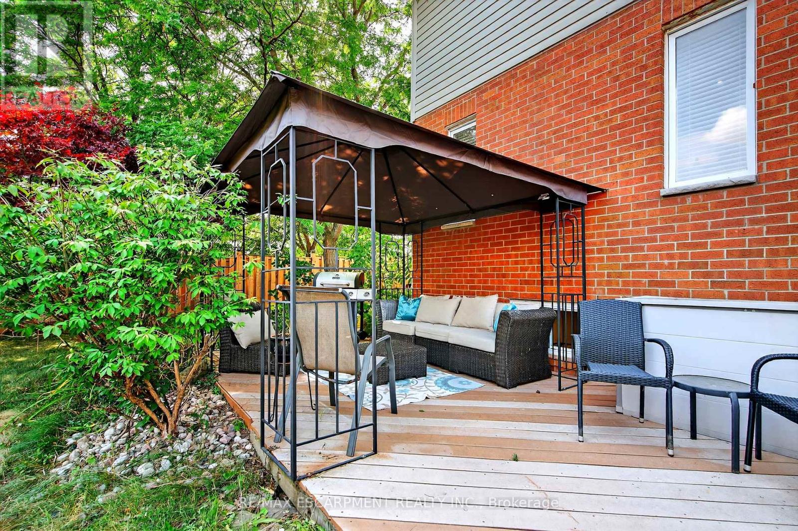 Photo 40 of 2 Newell Court, Hamilton ON