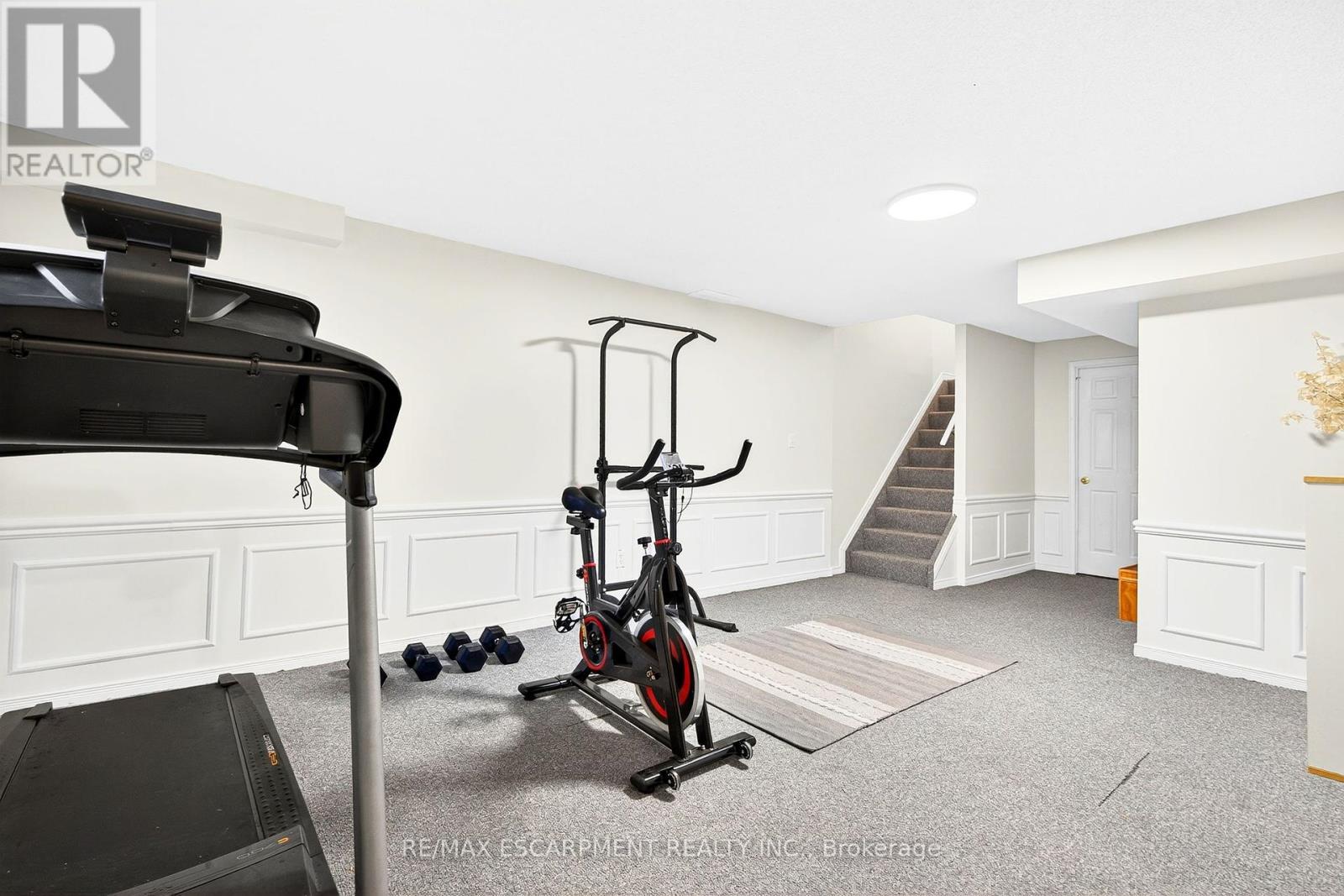 Photo 19 of 2 Newell Court, Hamilton ON