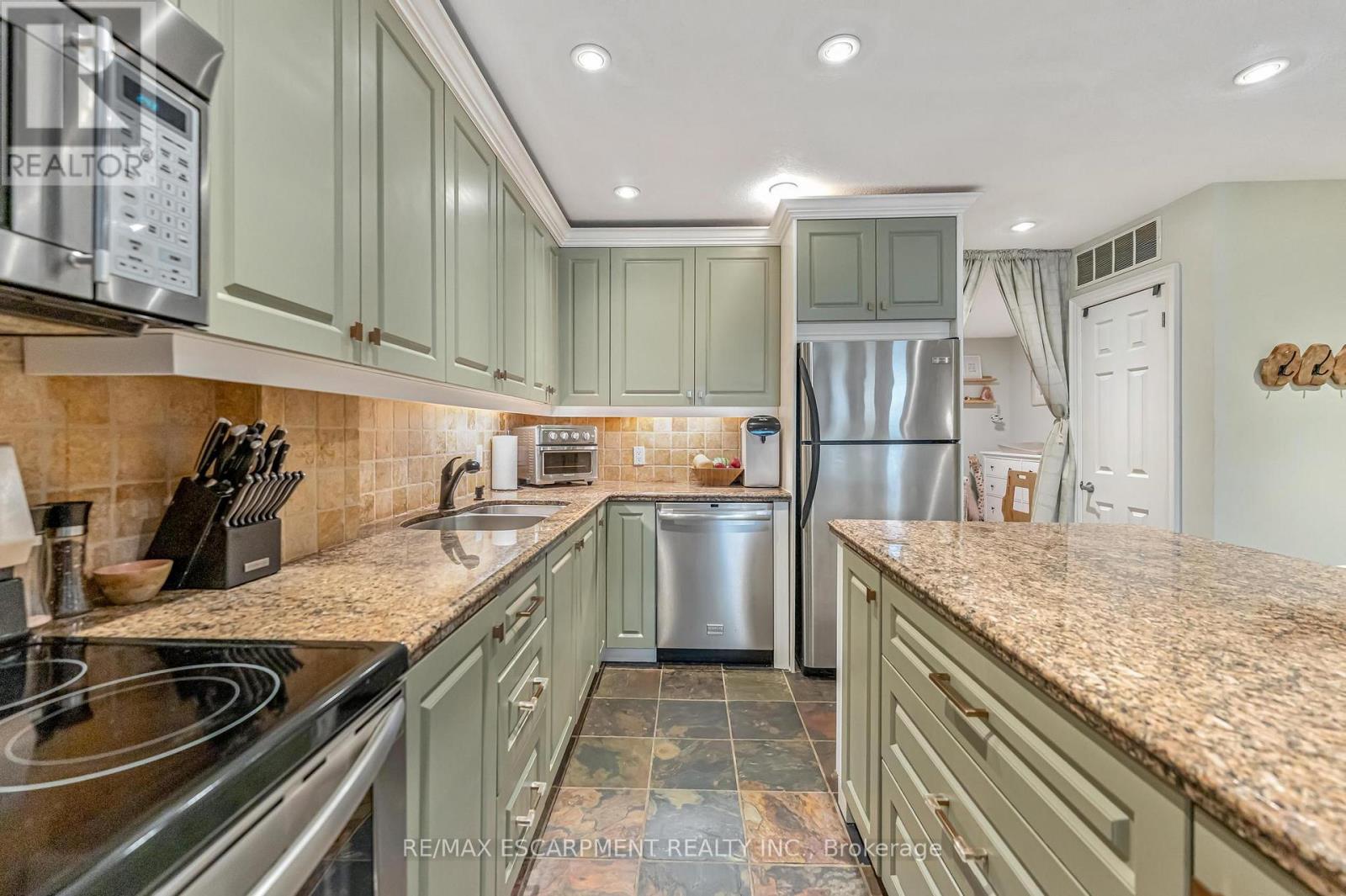 Photo 5 of 304 283 King Street E, Hamilton ON