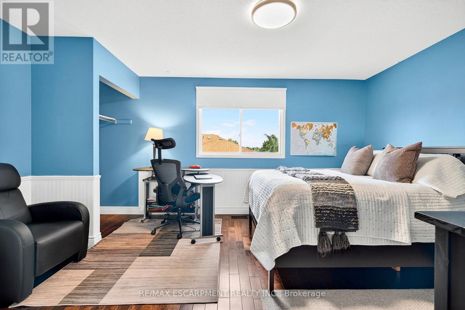 Photo 33 of 2 Newell Court, Hamilton ON