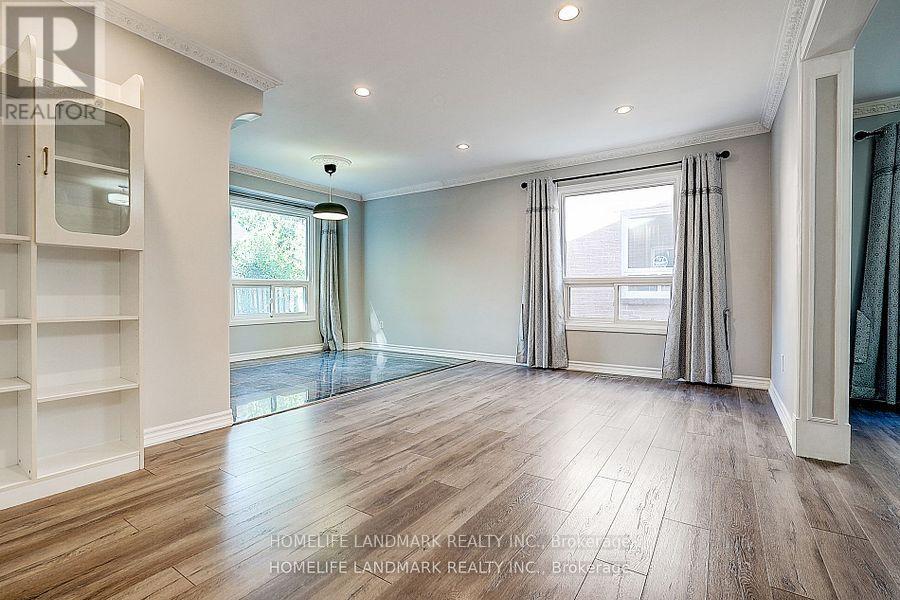 Photo 10 of 15 Saintsbury Square, Toronto ON