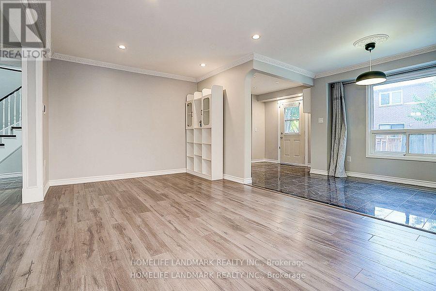 Photo 11 of 15 Saintsbury Square, Toronto ON