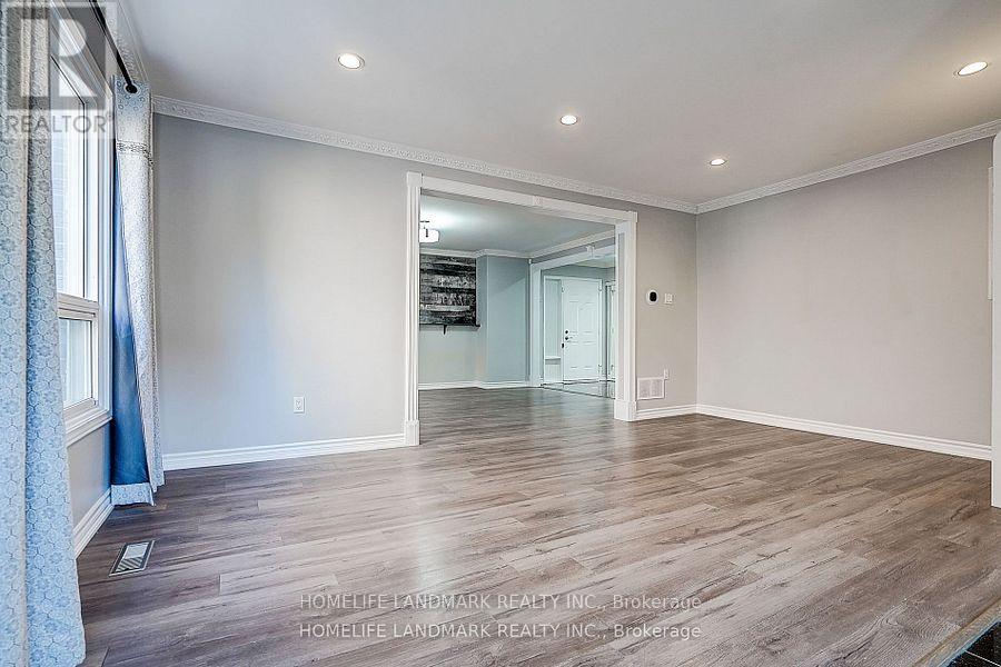 Photo 12 of 15 Saintsbury Square, Toronto ON
