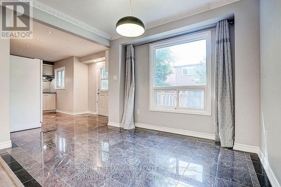 Photo 13 of 15 Saintsbury Square, Toronto ON