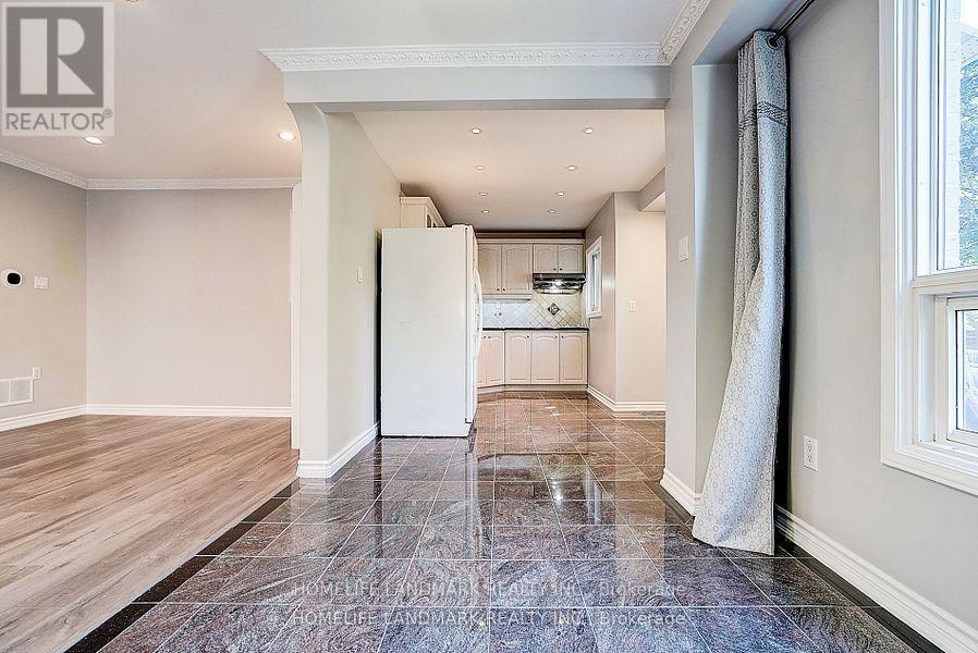 Photo 14 of 15 Saintsbury Square, Toronto ON