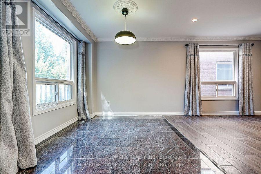 Photo 15 of 15 Saintsbury Square, Toronto ON